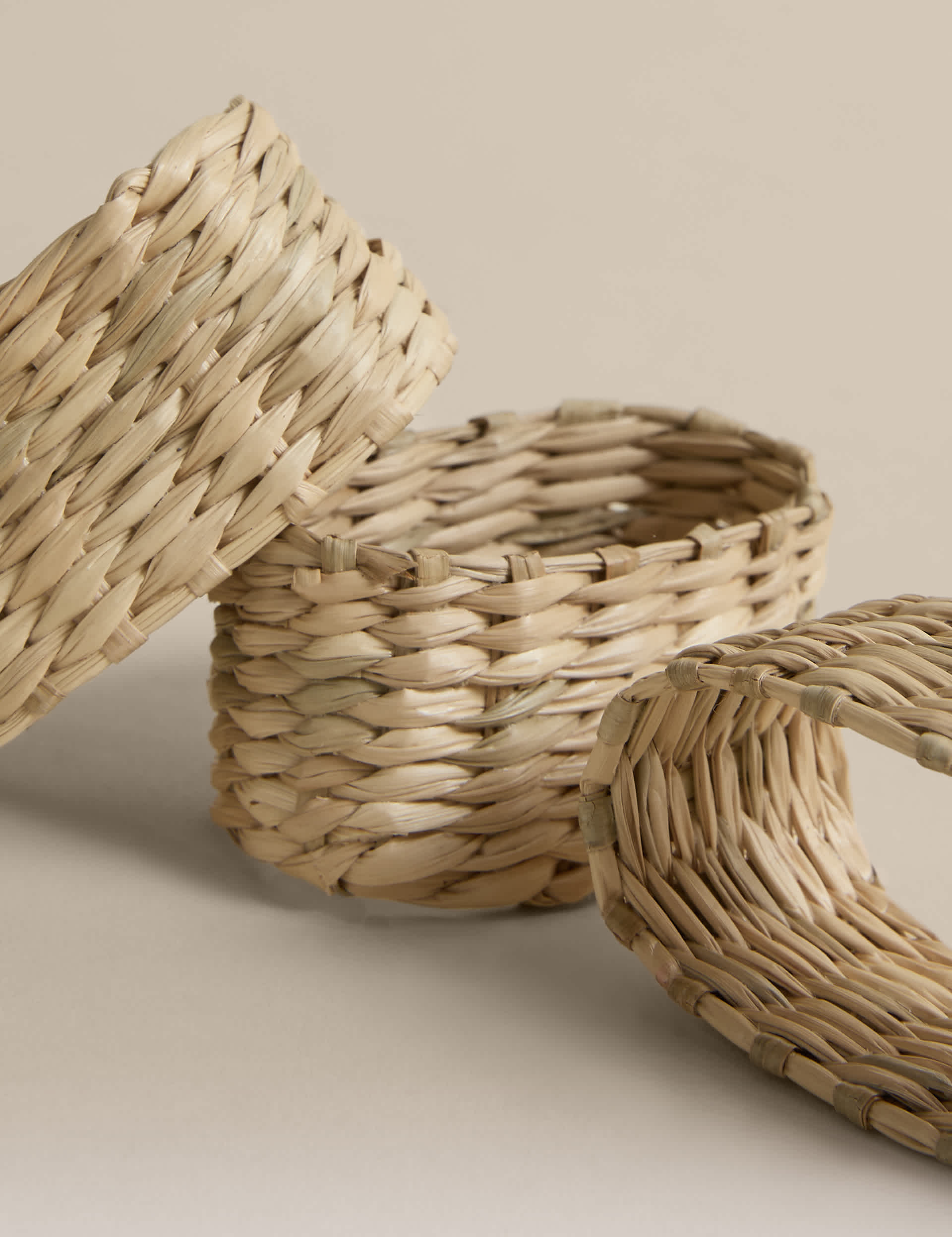 Seagrass oval napkin rings set of 4, imported from the UK