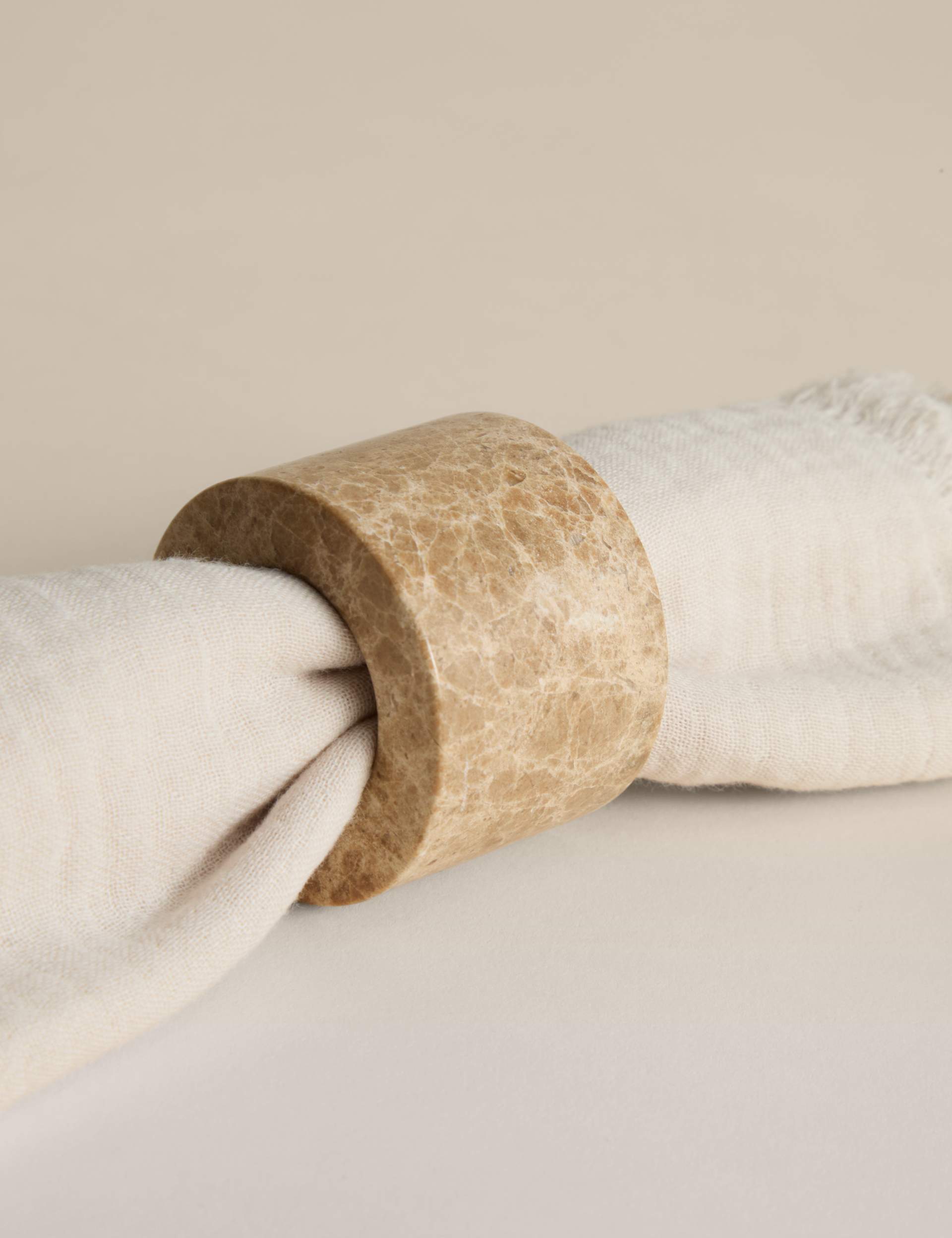 Set of 4 natural stone napkin rings with unique veining (British brand)