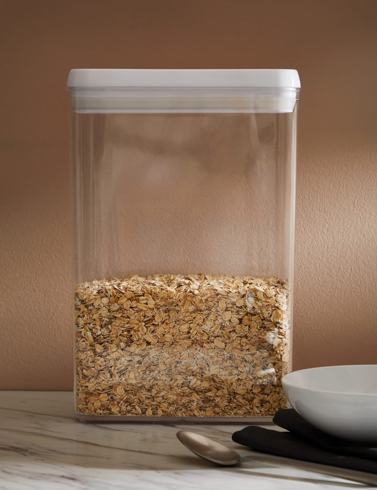 Rectangular flip-tight food storage container 4.4L, UK version