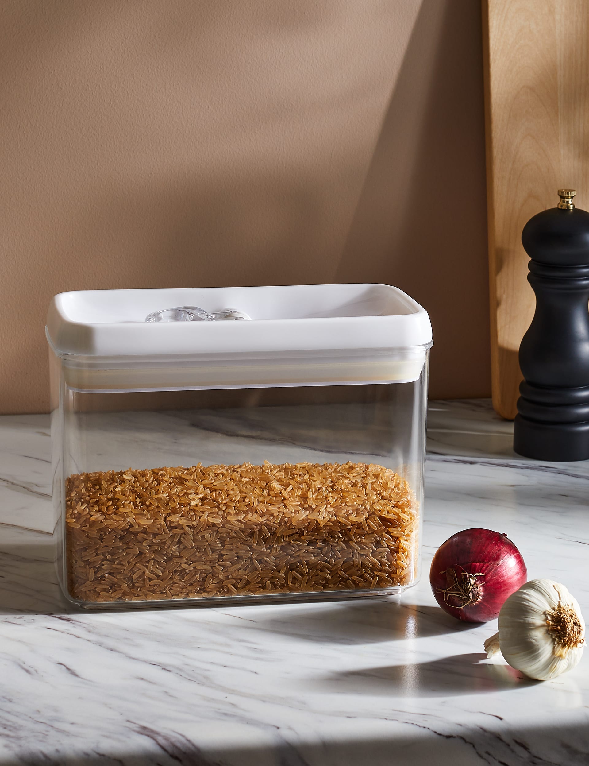 Rectangular flip-tight food storage box 1.8L, imported from the UK