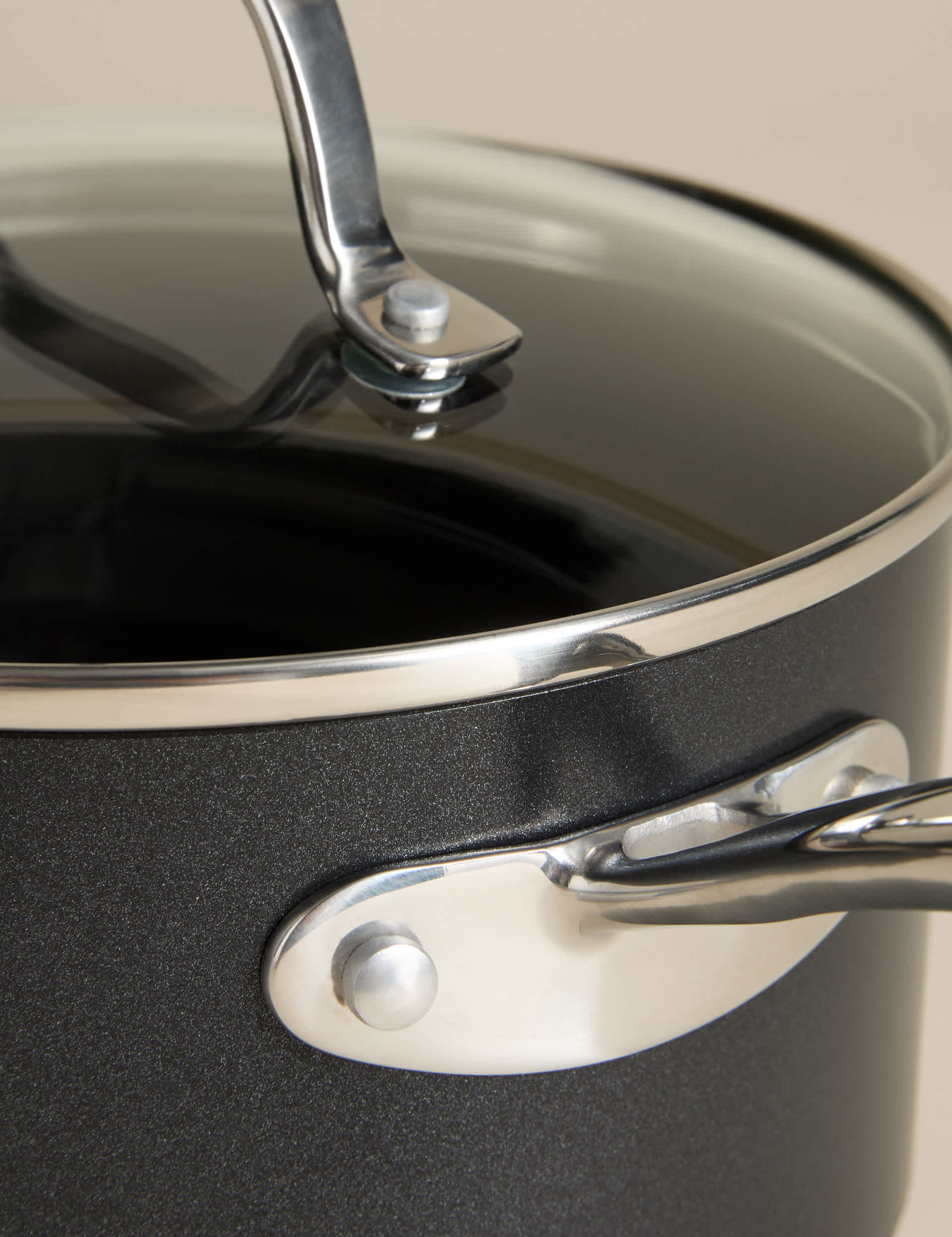 Non-Stick Pro saucepan 18cm - British product