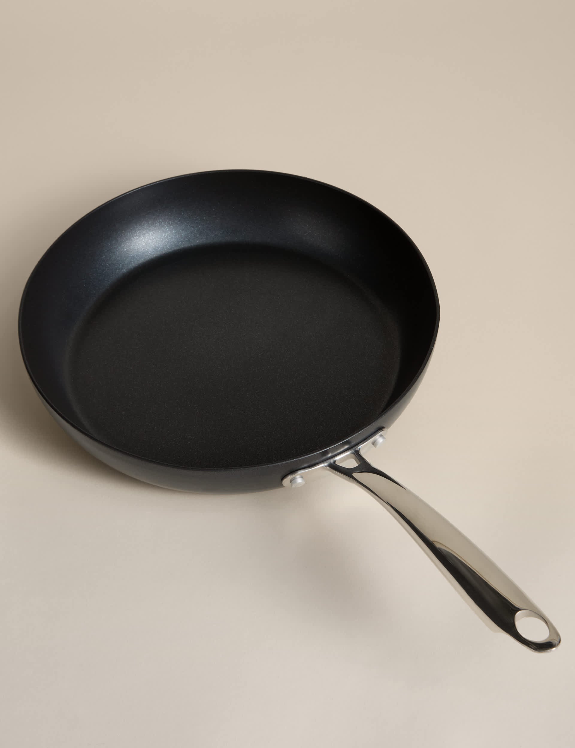 Non-Stick Pro 28cm frying pan (British brand)