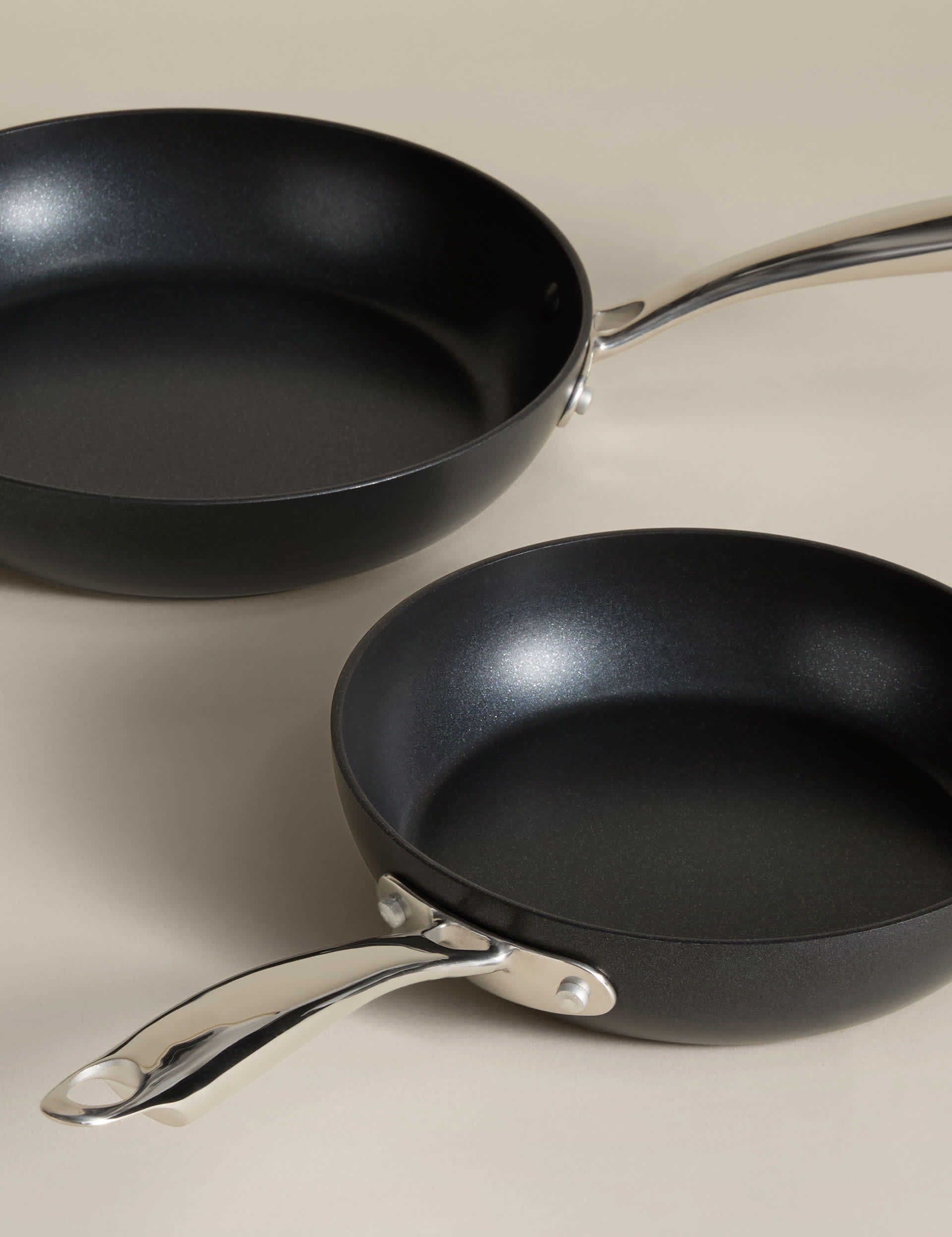 Non-Stick Pro 2-piece frying pan set (British brand)