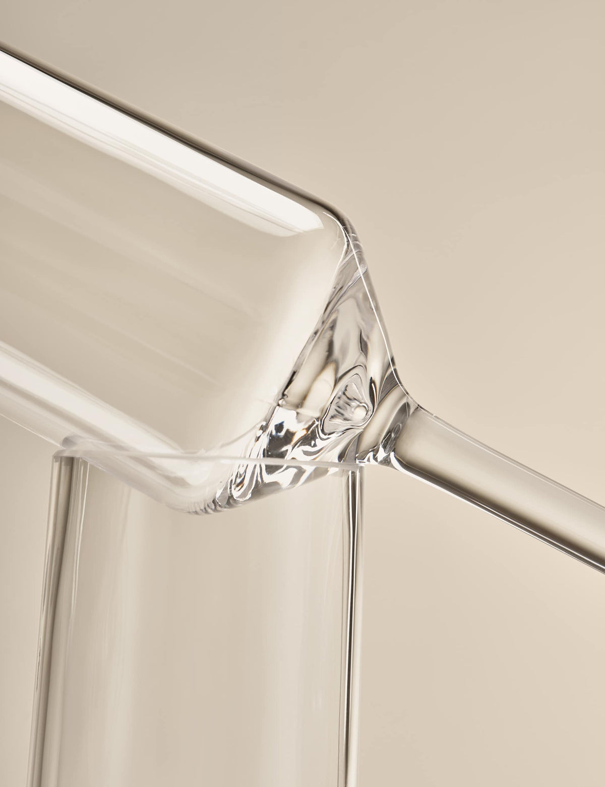 Angular picnic champagne flutes set of 4, durable plastic (British brand)