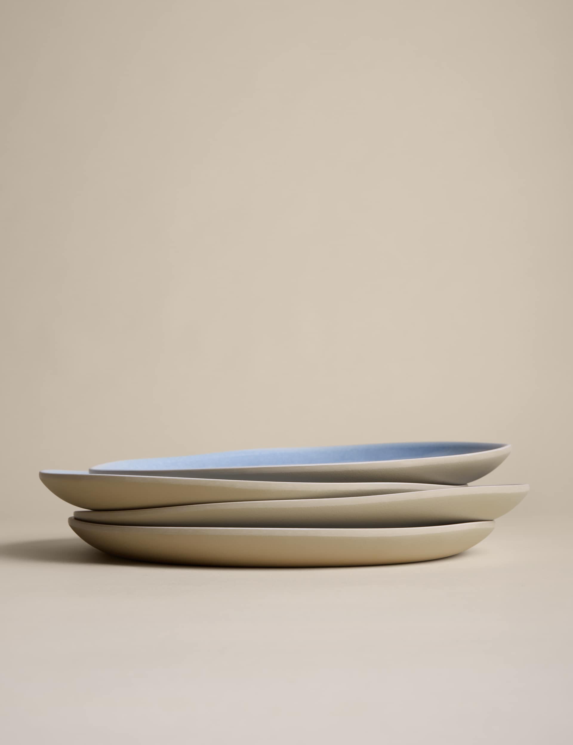 Set of 4 linen reactive picnic dinner plates (British brand)