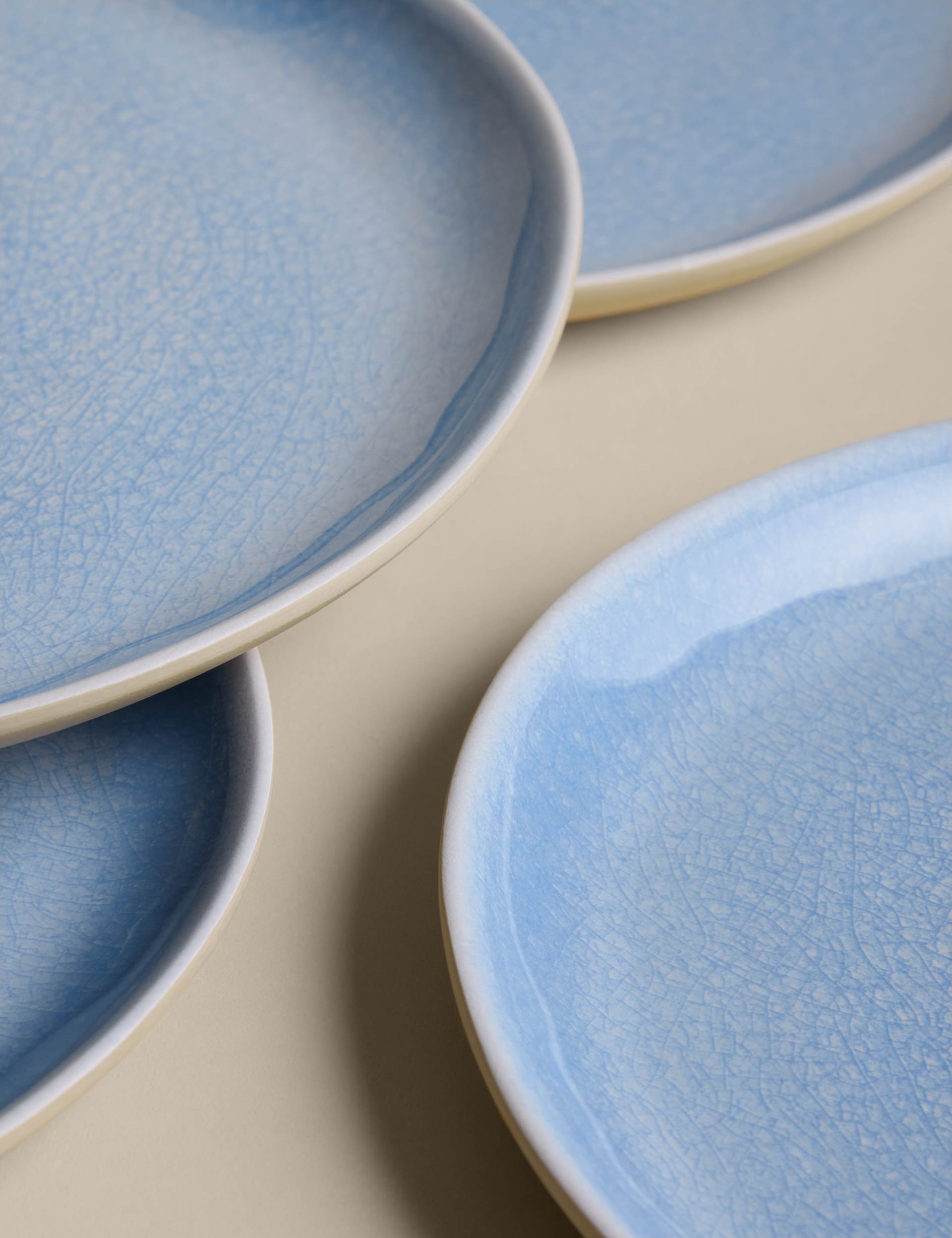 Set of 4 linen reactive picnic dinner plates (British brand)