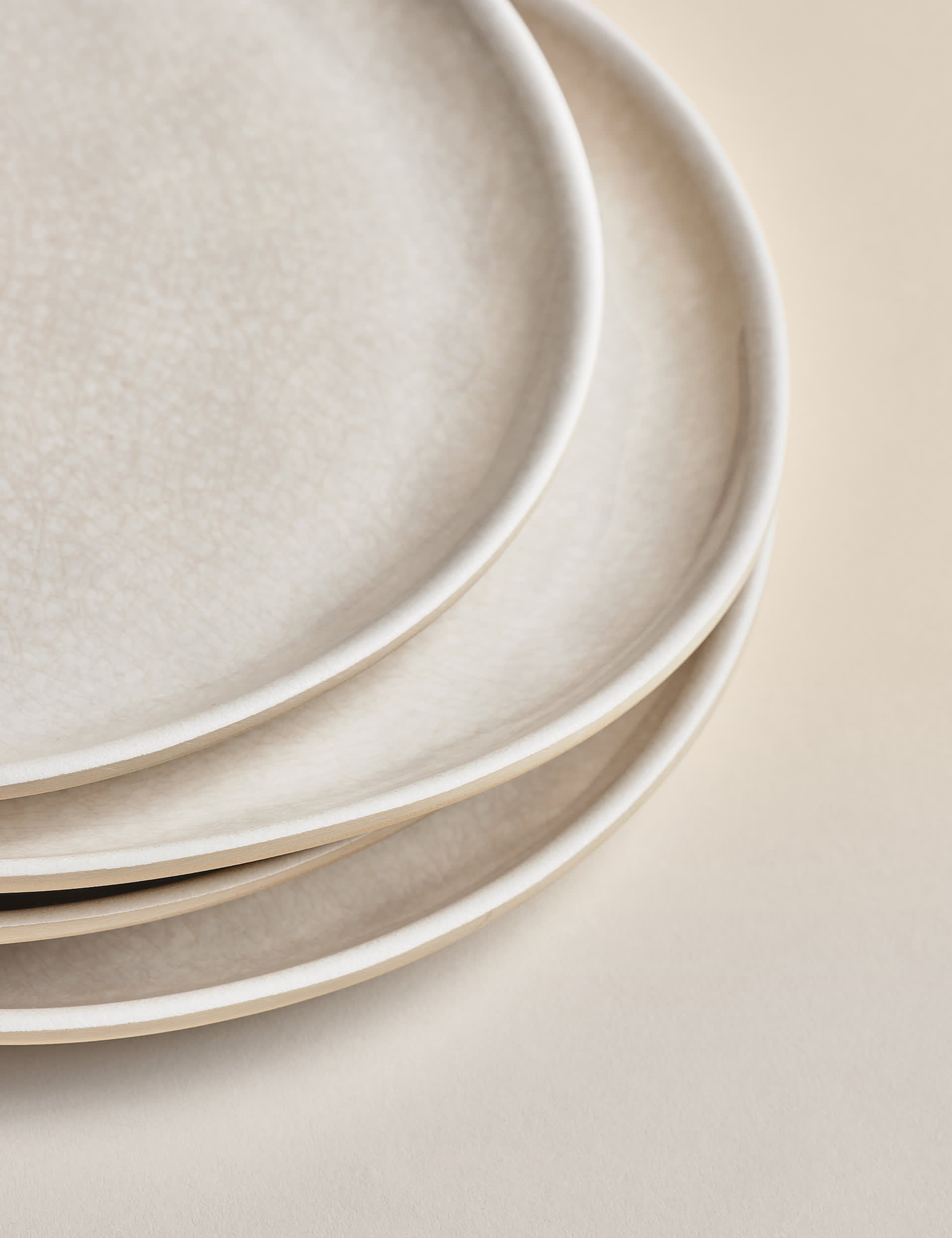 Set of 4 linen reactive picnic dinner plates (British brand)