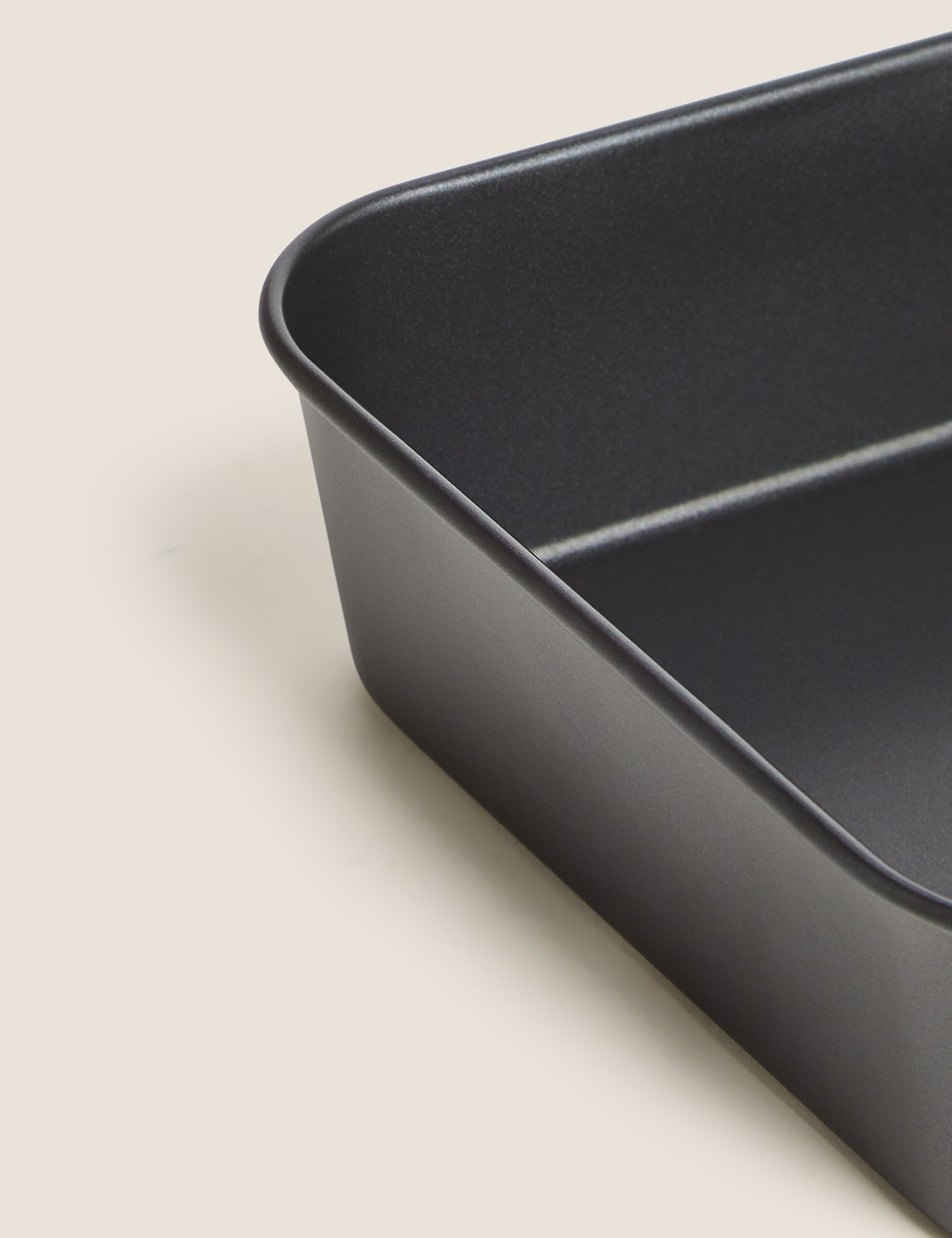 Aluminised steel roaster 39cm, imported from the UK