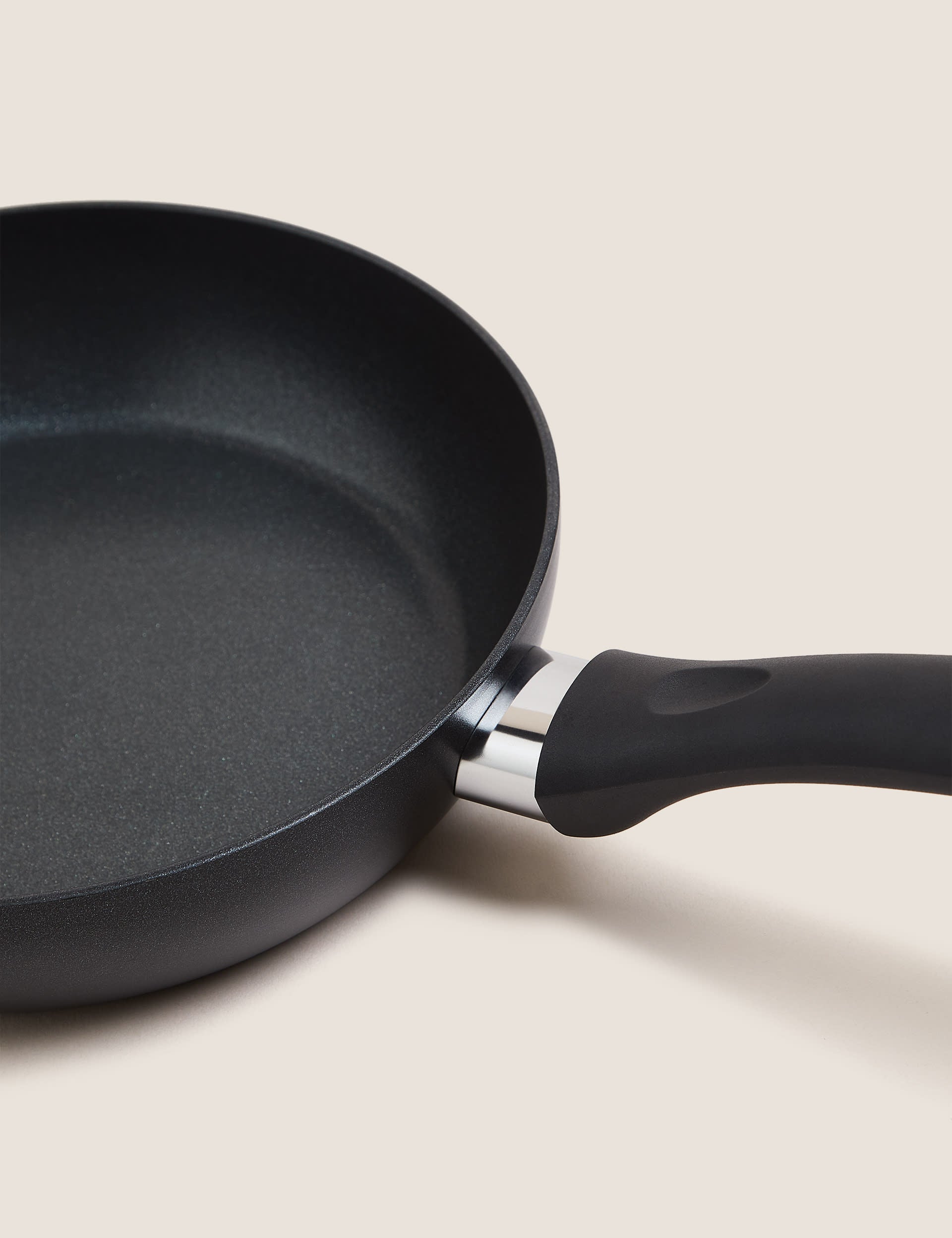 Small aluminium non-stick frying pan 20cm - British product