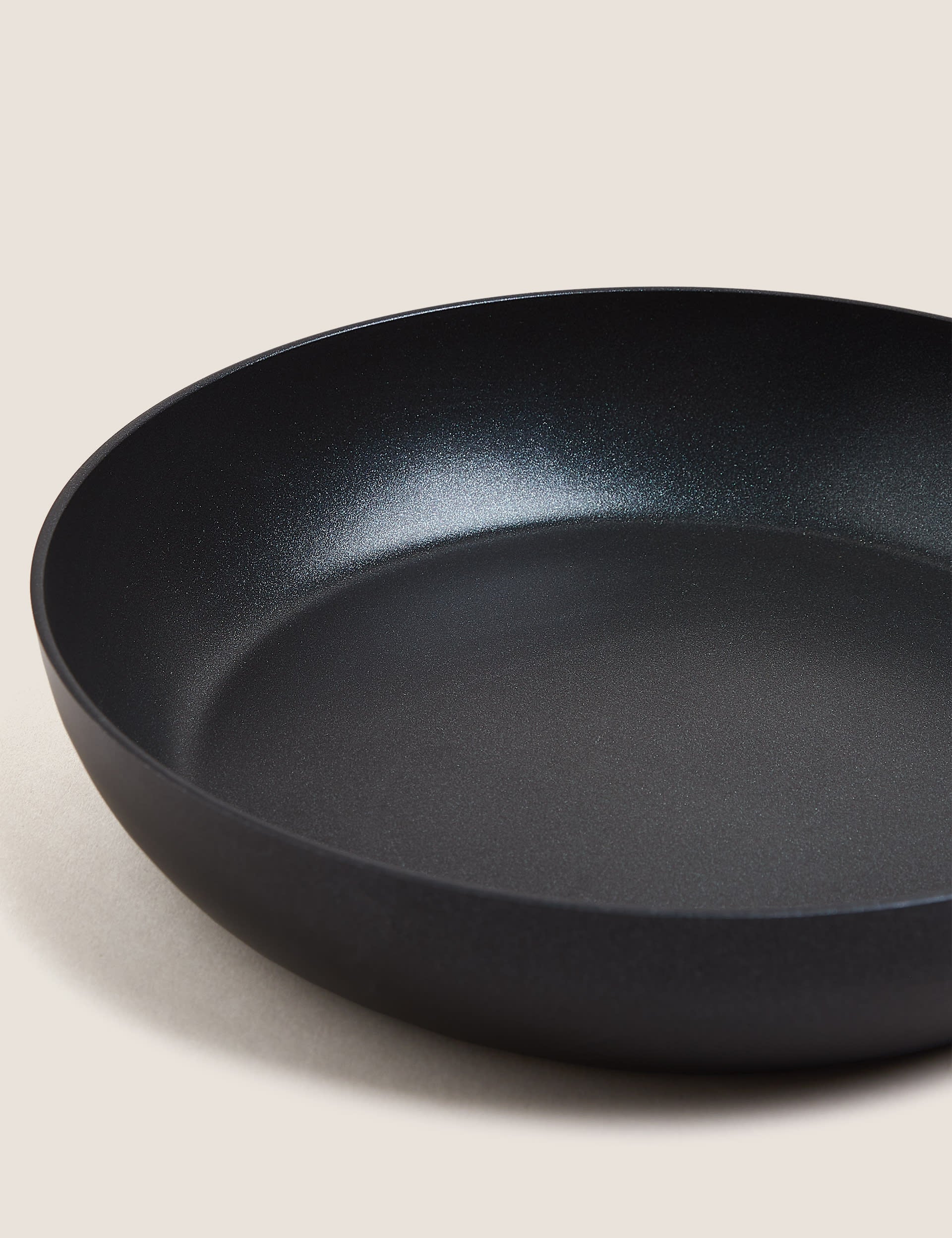 24cm non-stick frying pan, UK version
