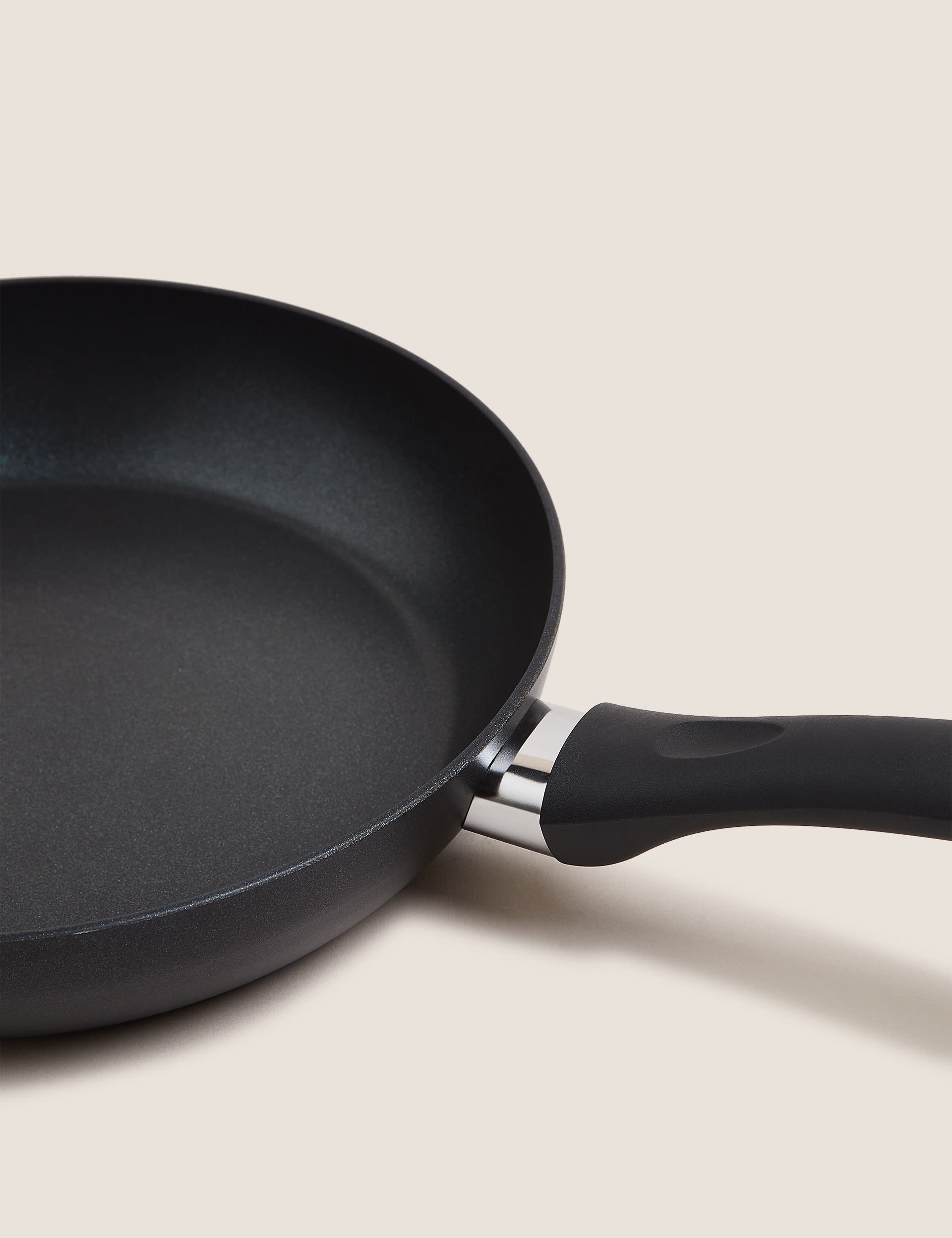 24cm non-stick frying pan, UK version