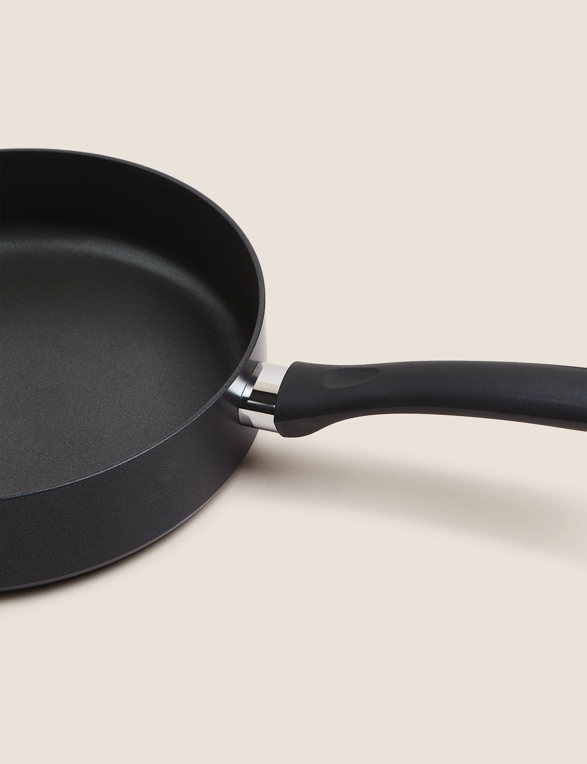 Sauté pan non-stick aluminium 26cm - British product