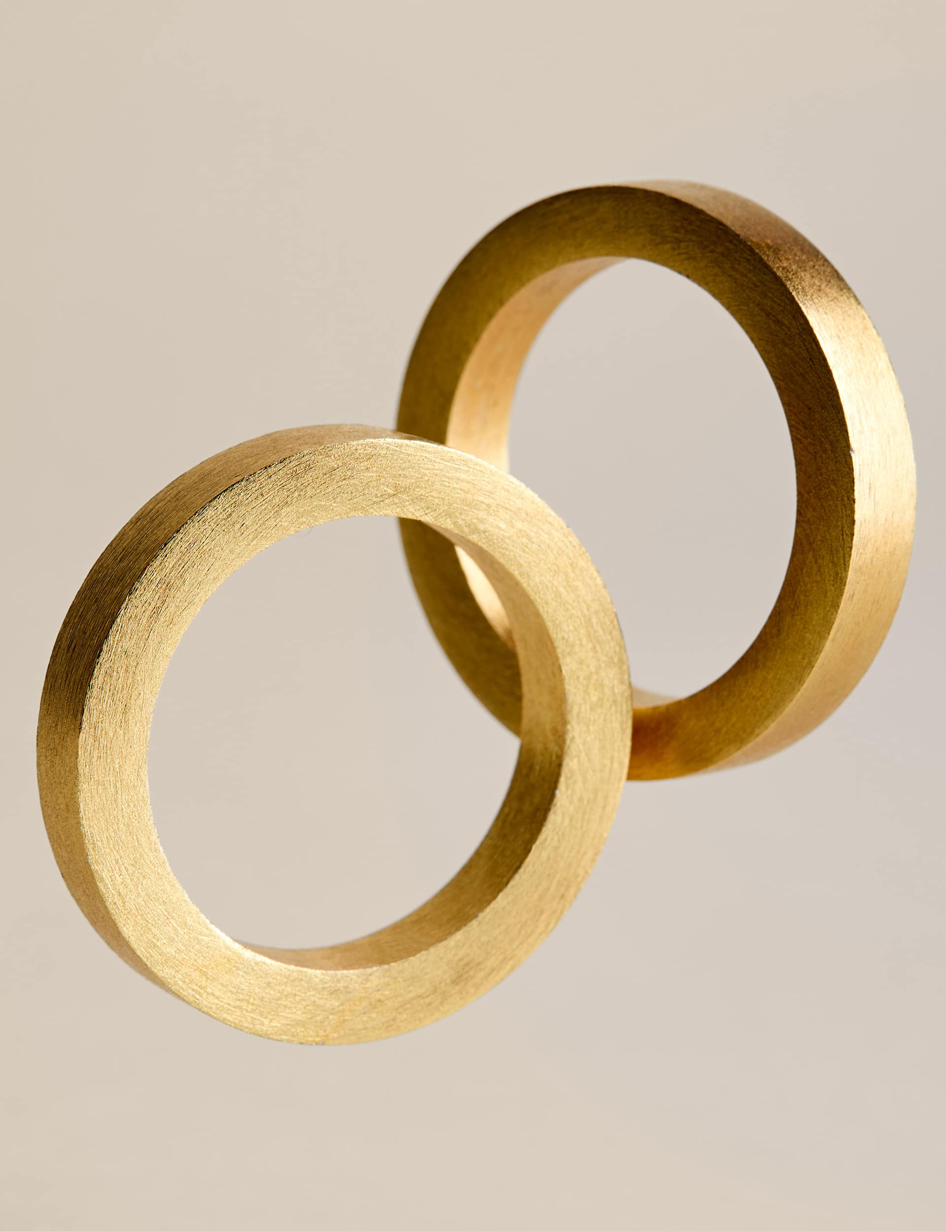 Set of four metallic napkin rings (British brand)