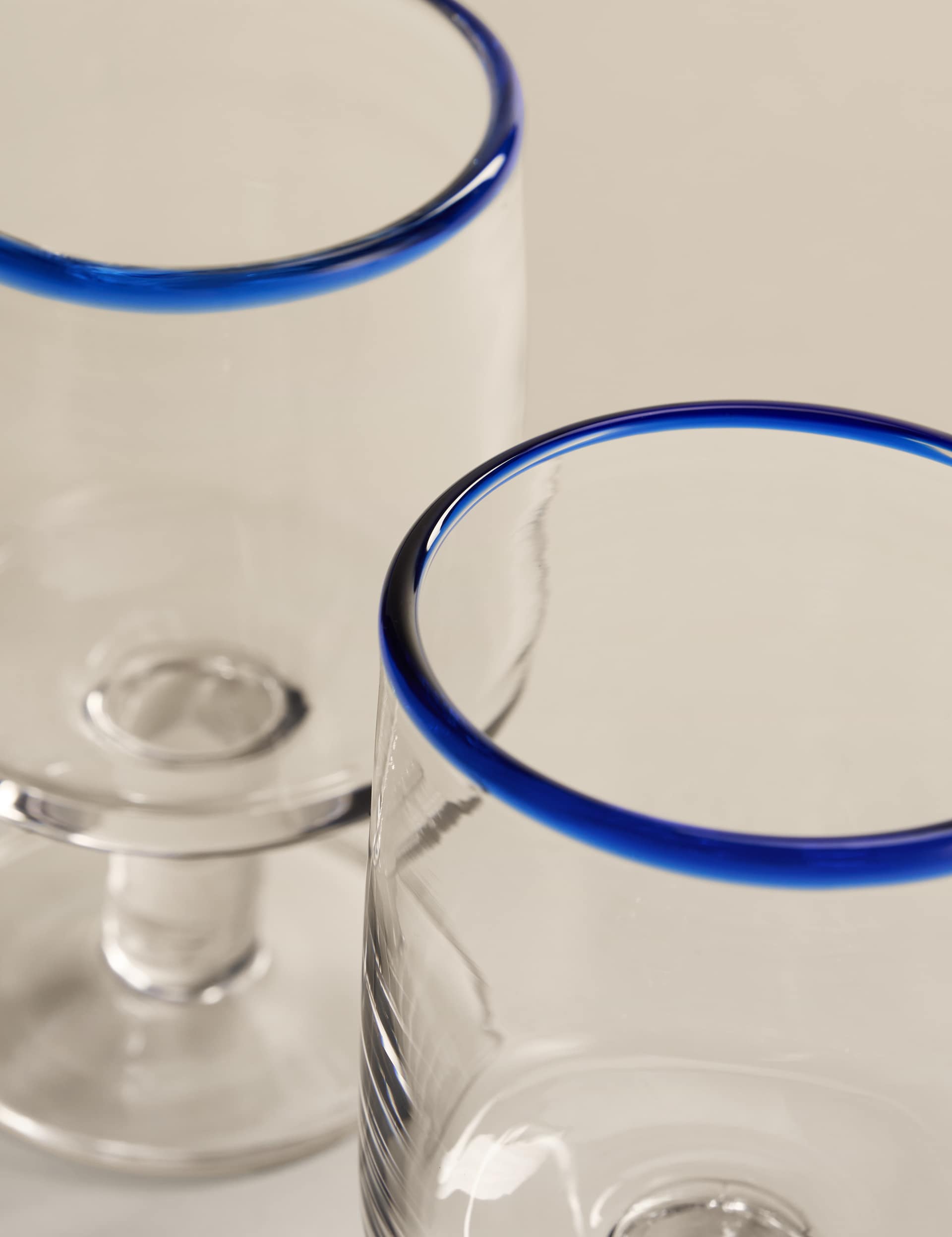 Set of 2 Contrast Rim Wine Glasses