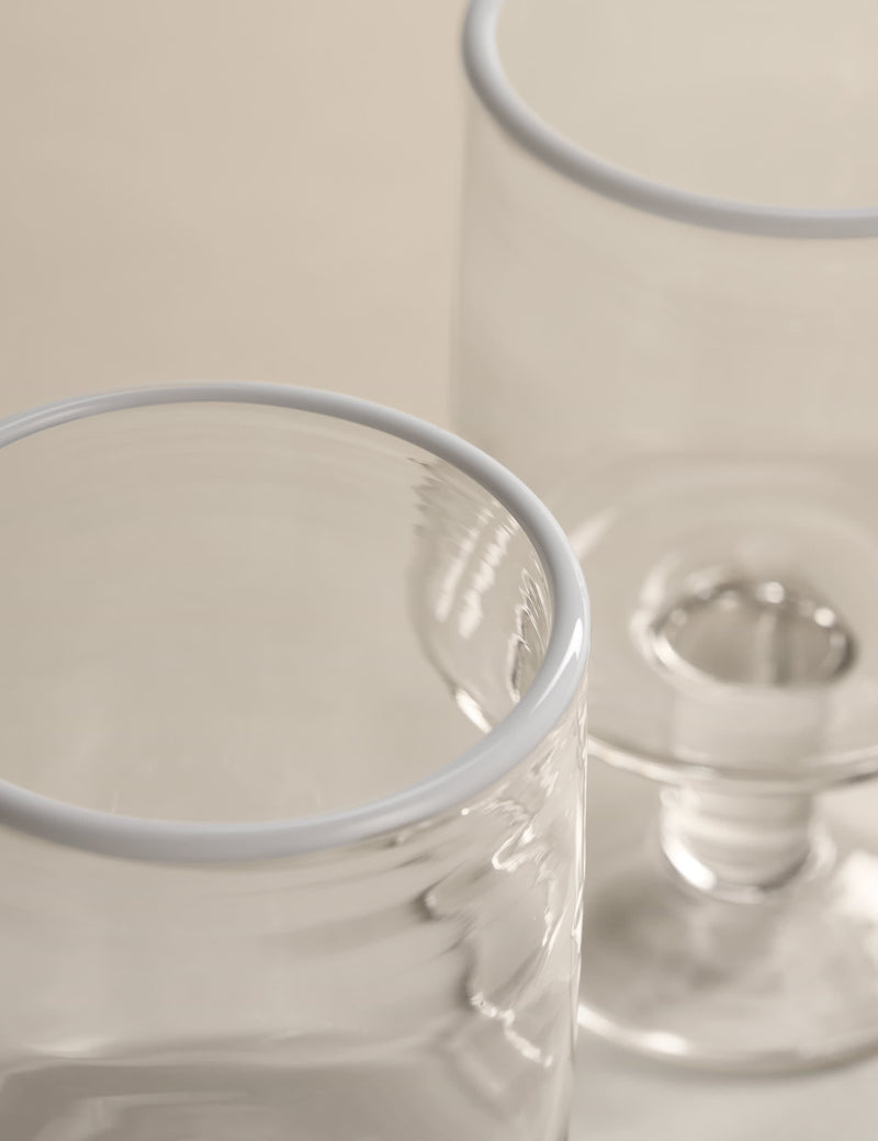 Set of 2 contrast rim wine glasses British product