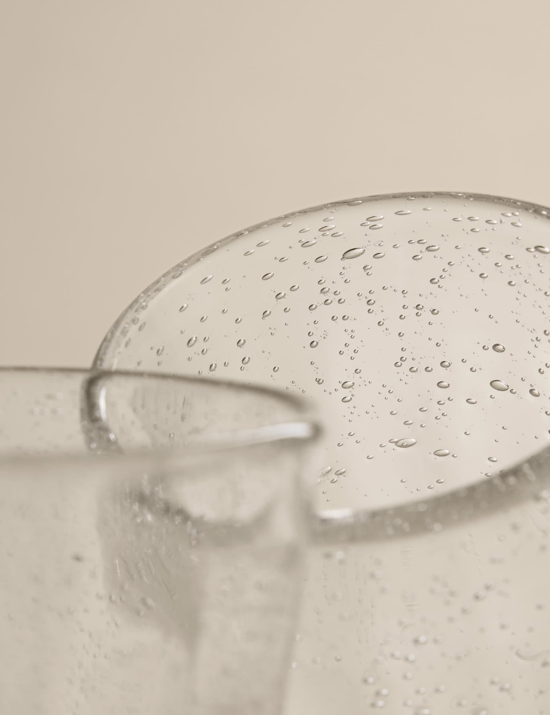 Bubble wine glasses set of 2 with captured bubbles, UK version