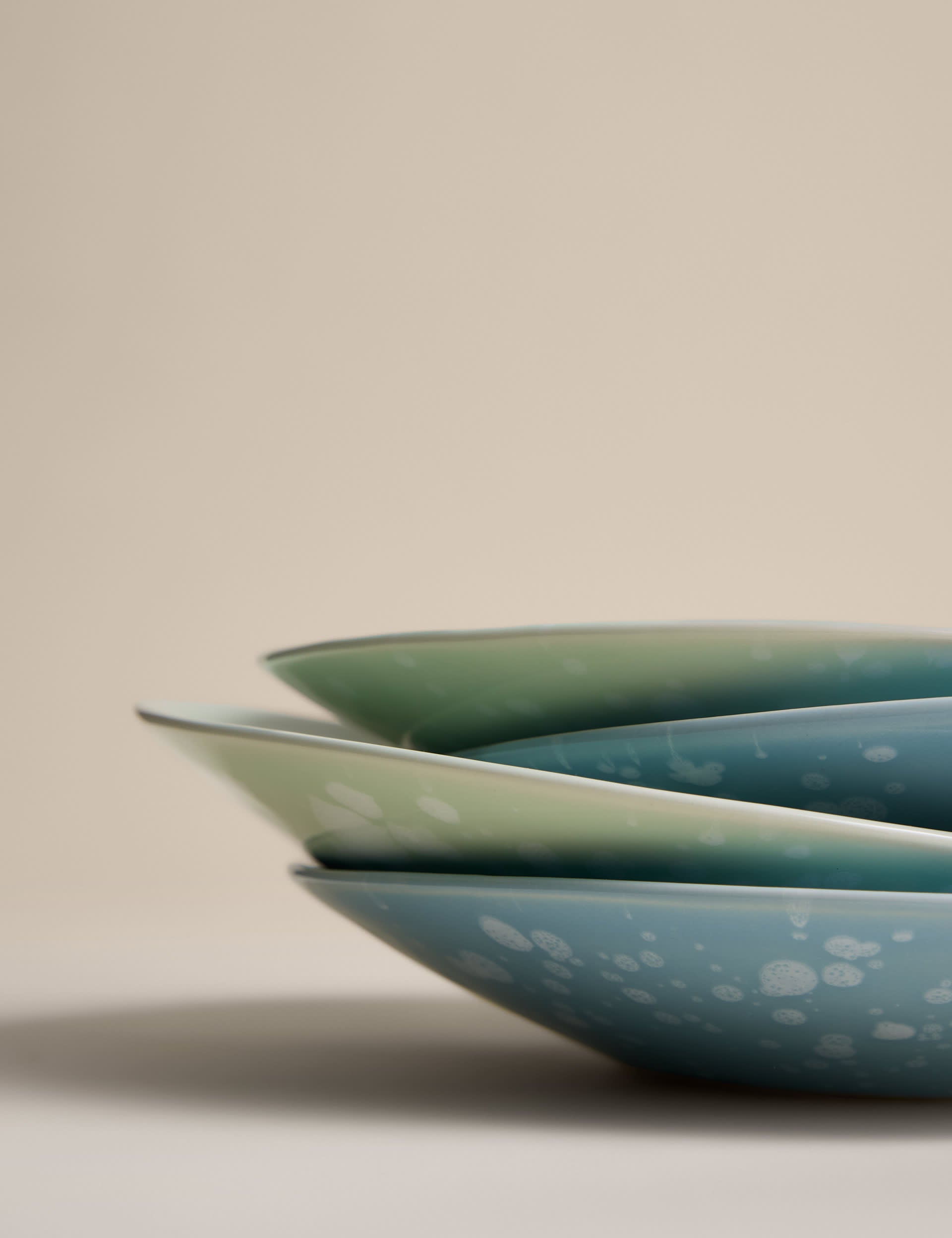 Set of 4 stoneware splatter side plates, 20cm each (British brand)