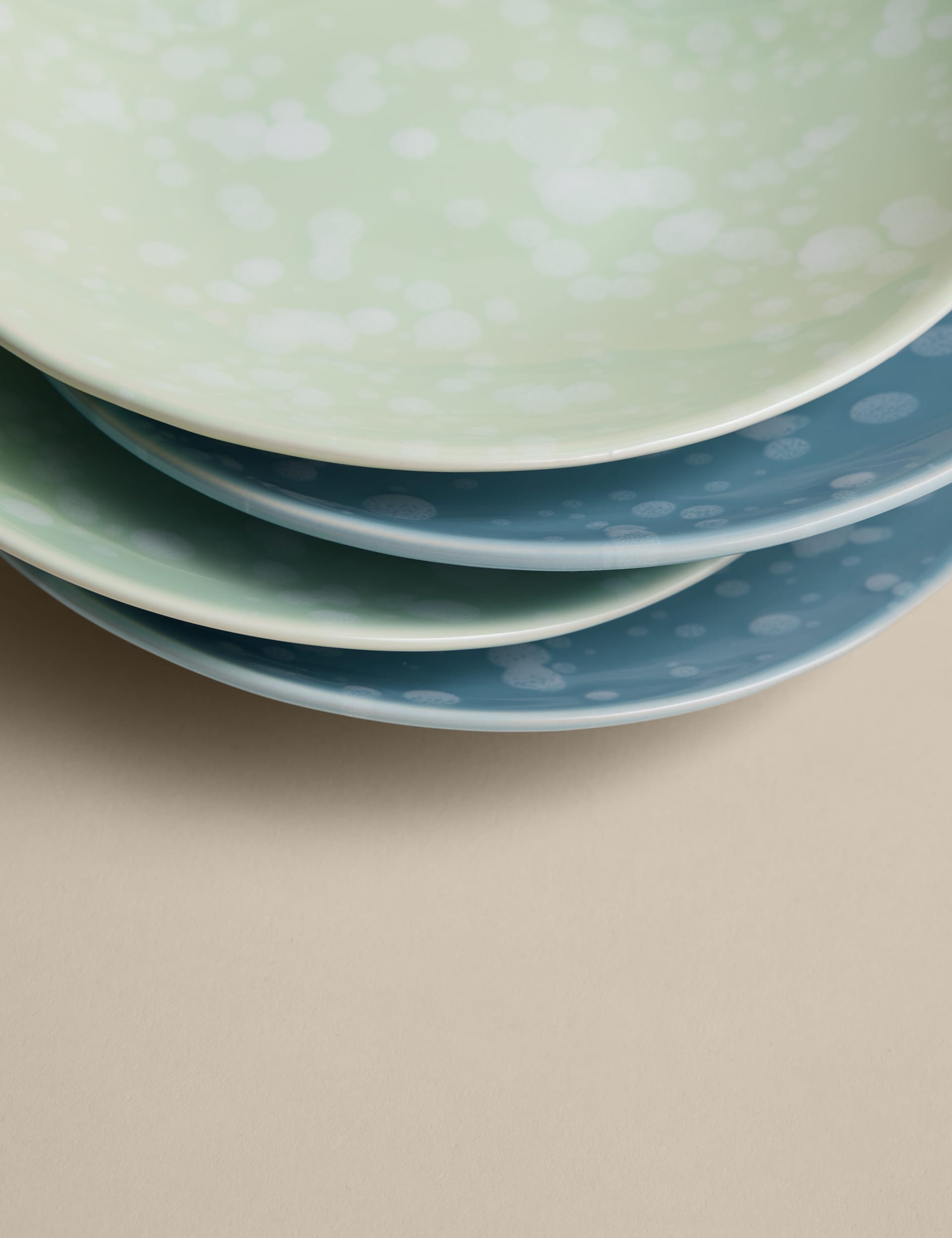 Set of 4 stoneware splatter side plates, 20cm each (British brand)