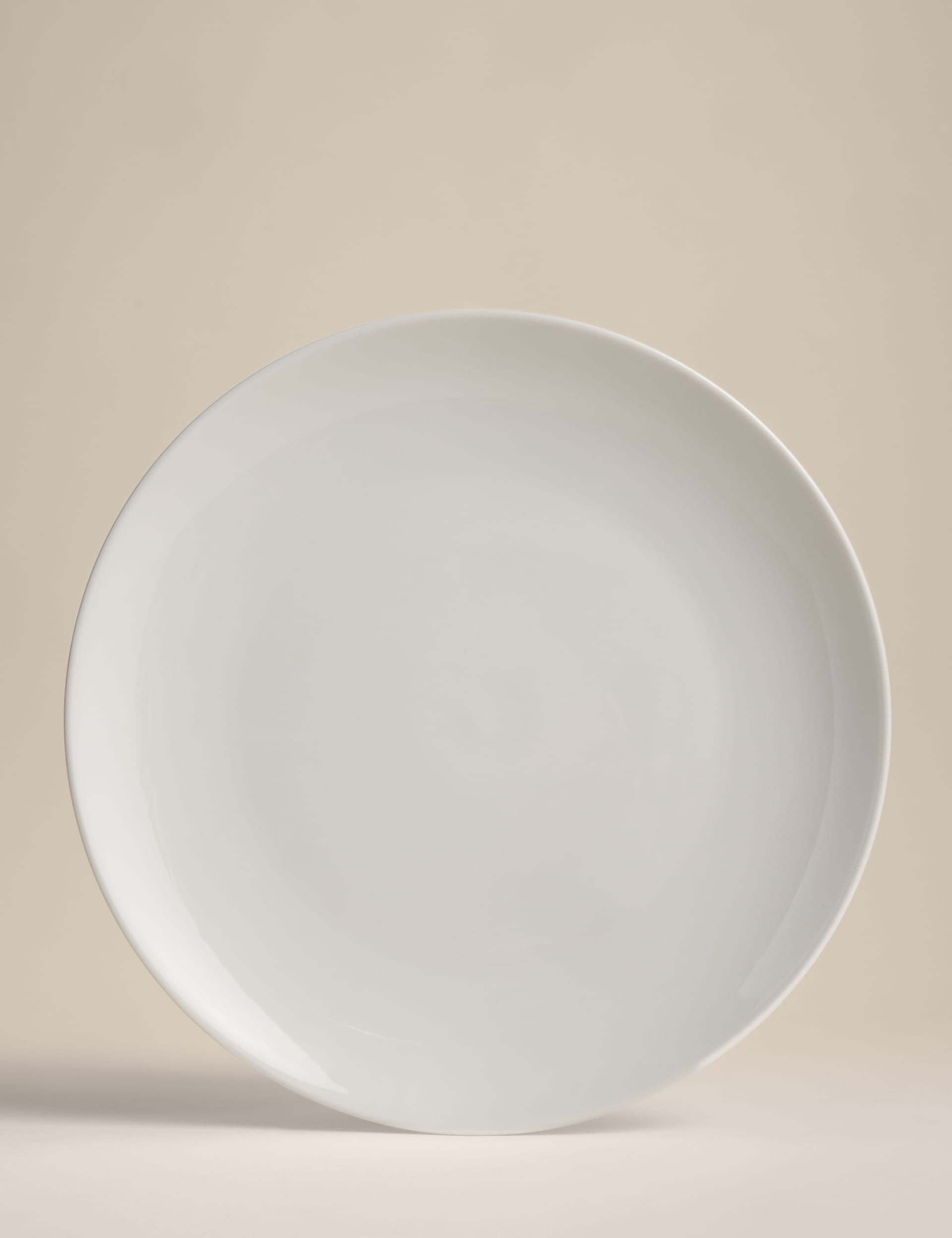 Set of four porcelain dinner plates from the UK - British product