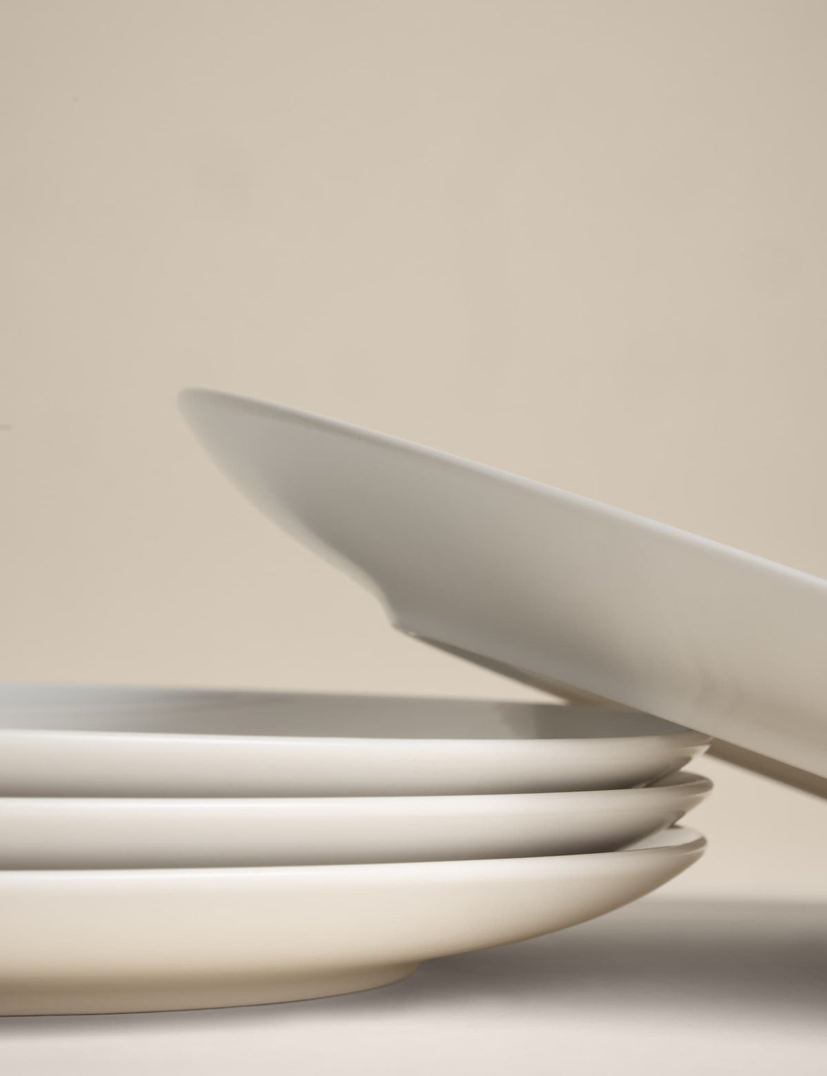 Set of four porcelain dinner plates from the UK - British product