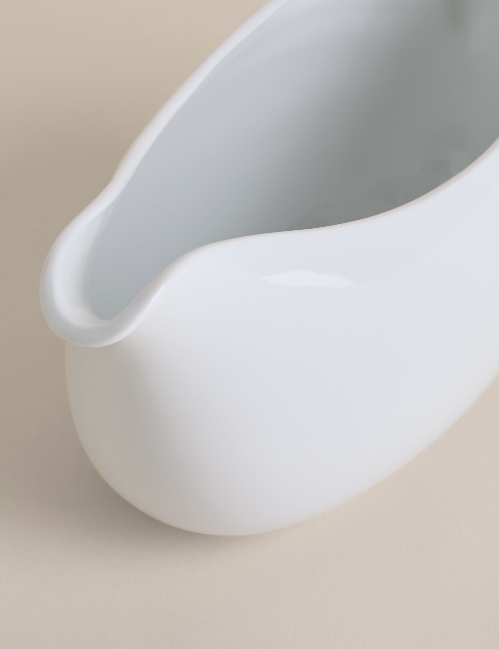 Maxim porcelain gravy boat 23 cm (British brand)