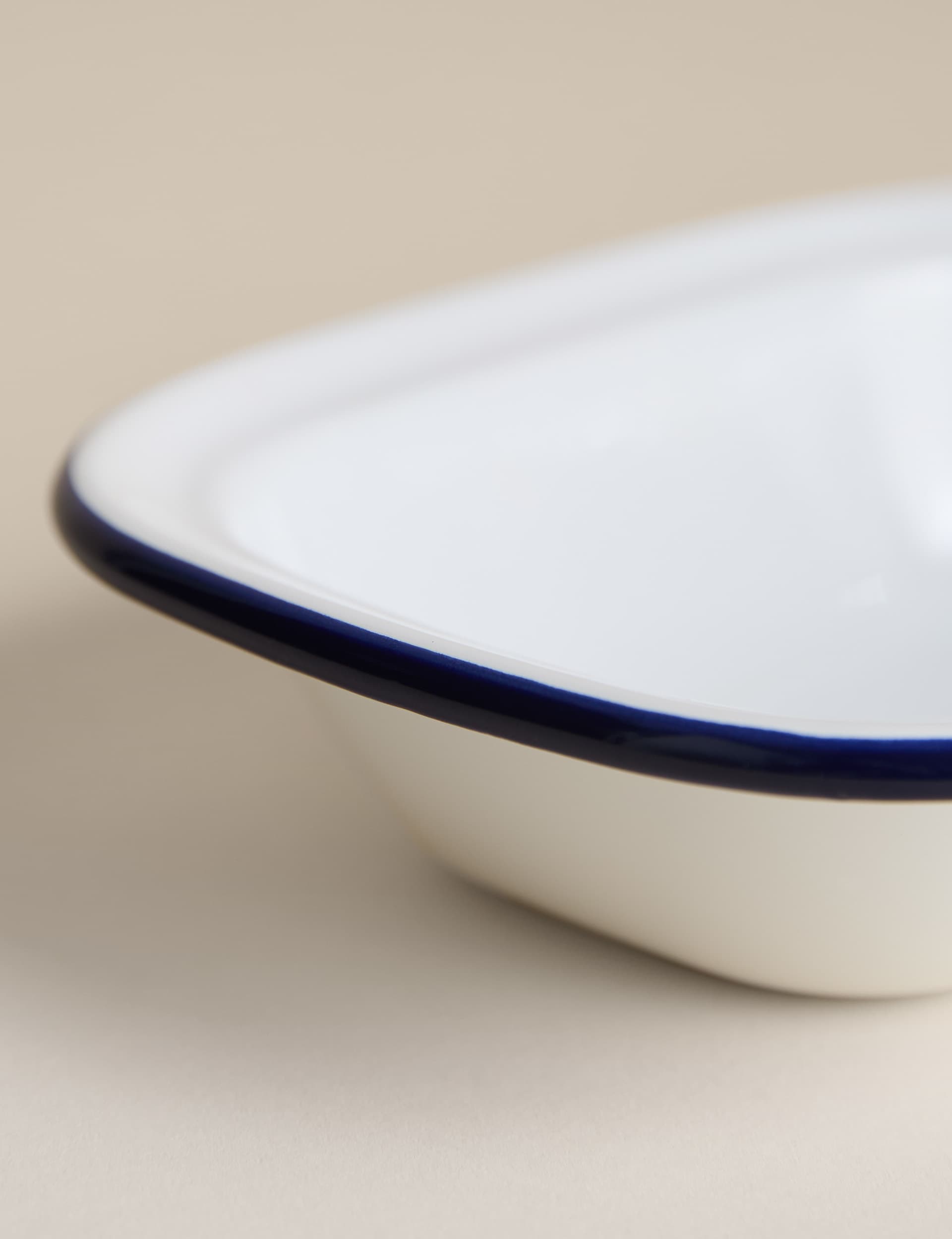 Enamel 20cm pie dish - British product