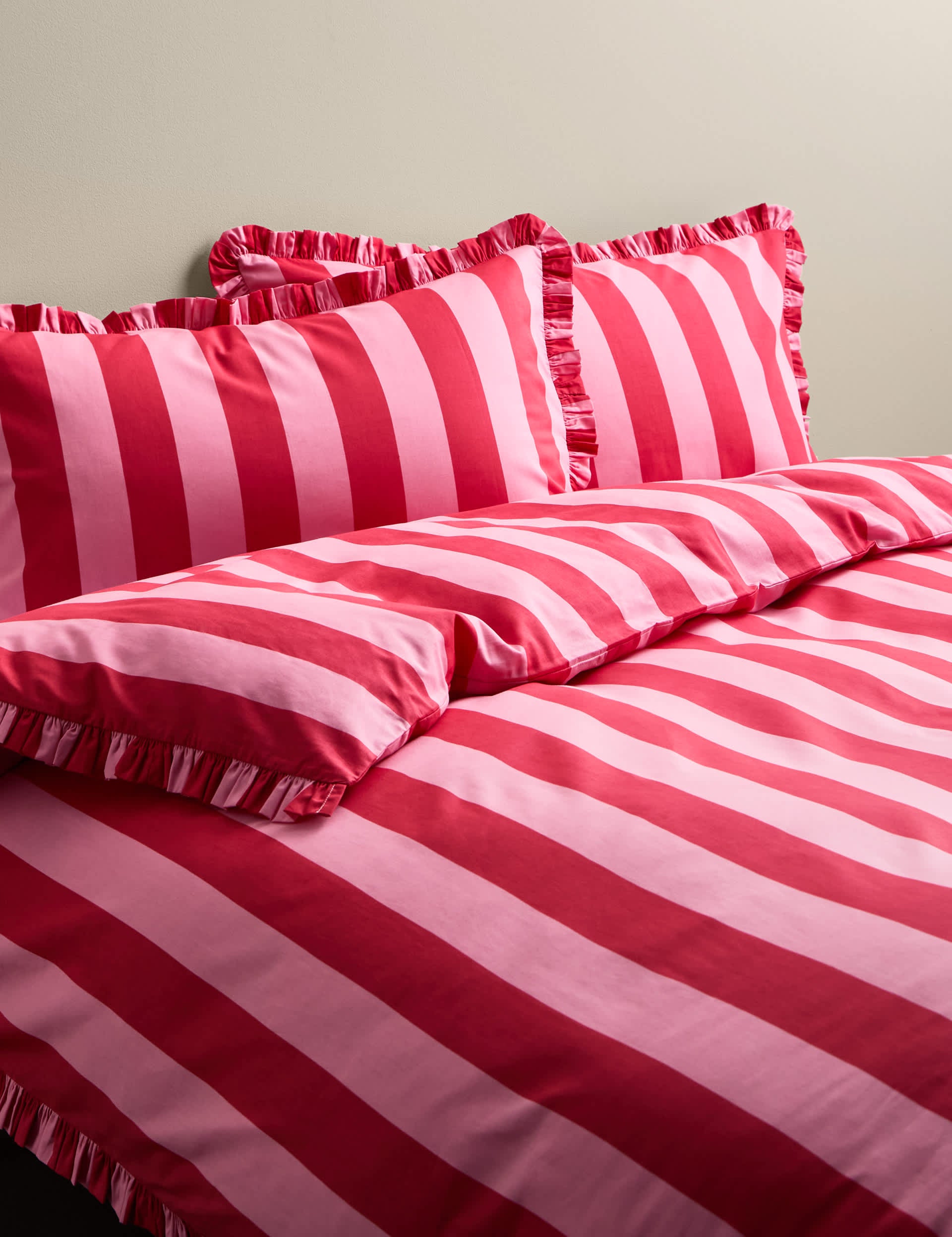 Pure cotton striped ruffle bedding set, UK version