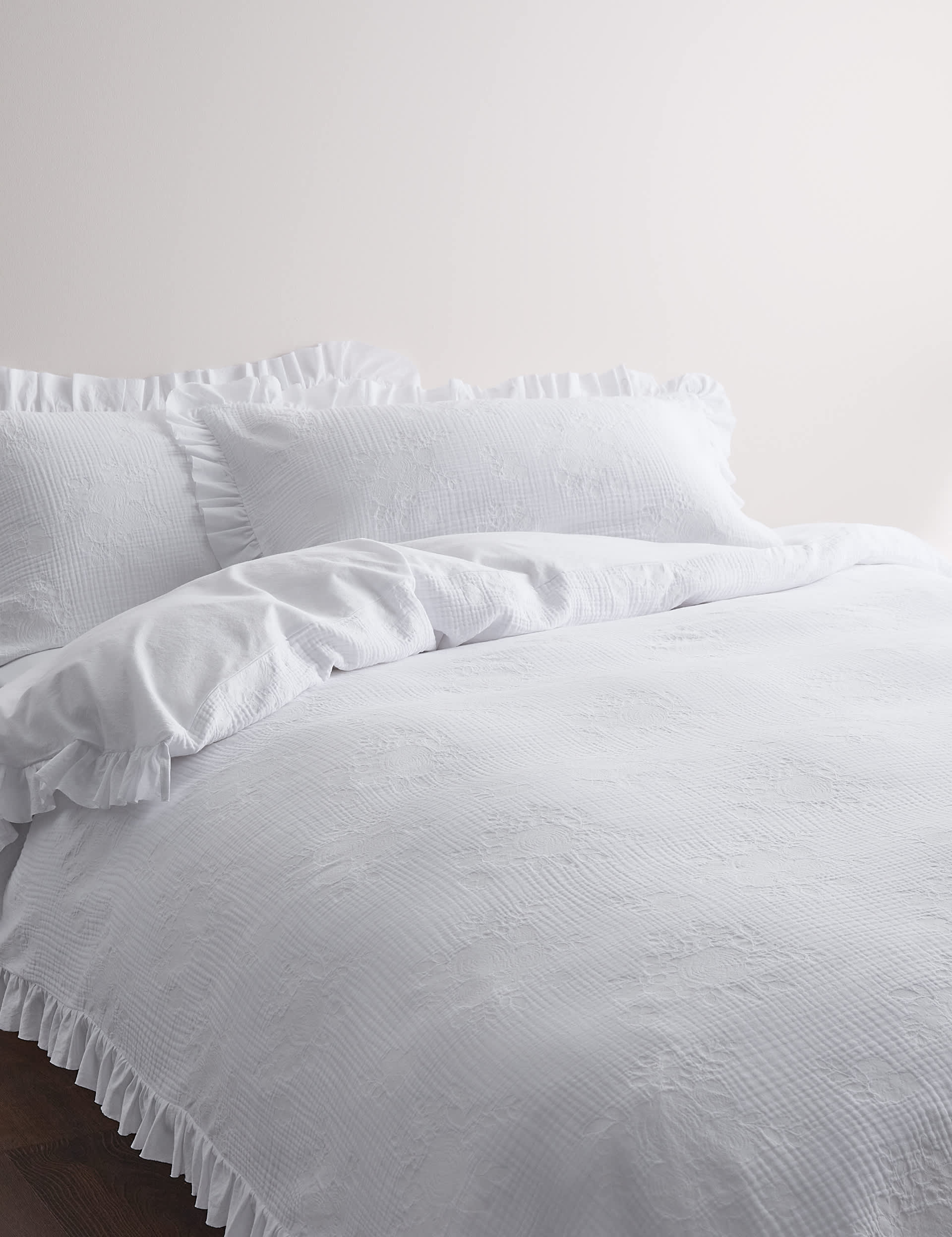 Pure cotton floral jacquard ruffle bedding set - British product
