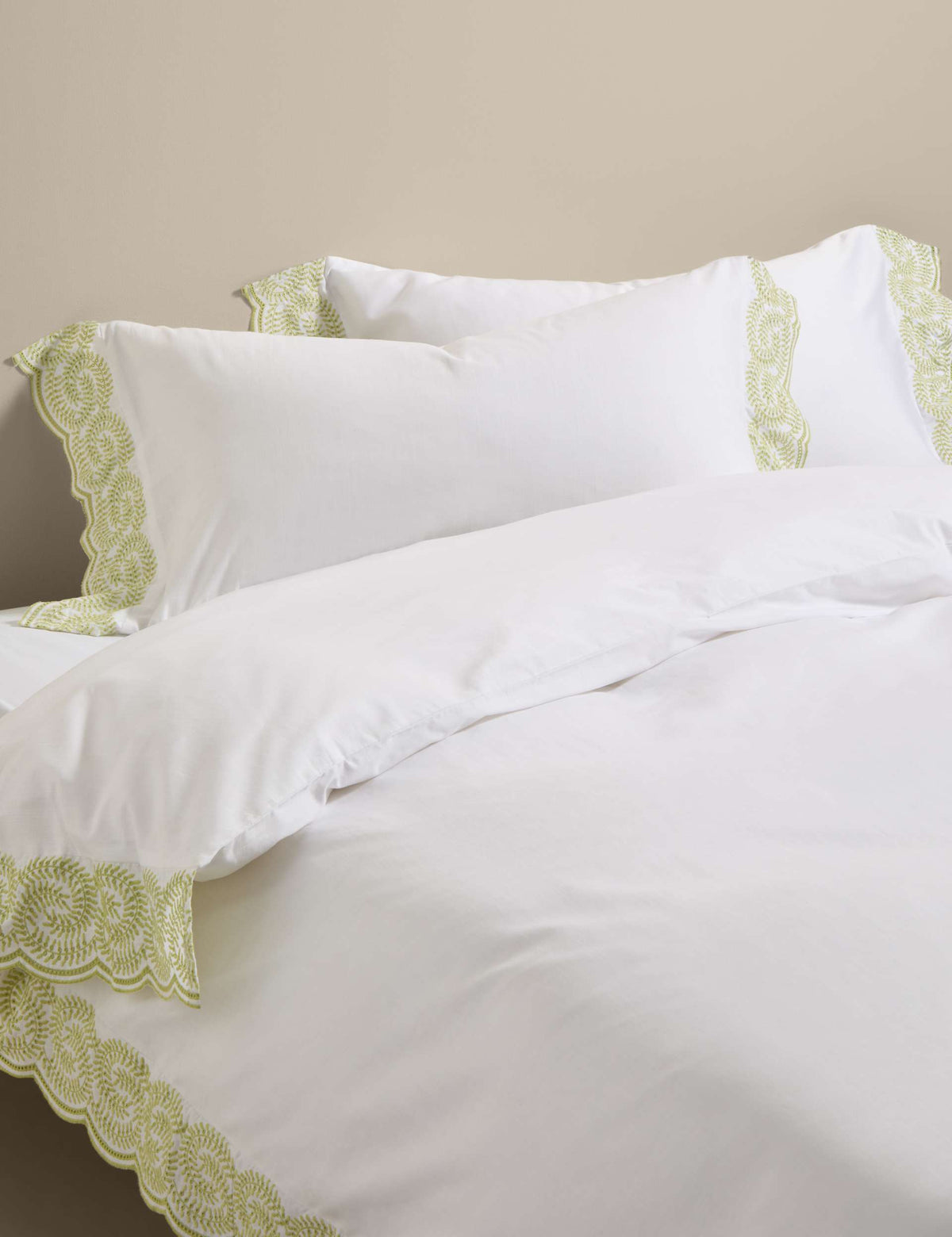 Pure cotton embroidered bedding set - British product