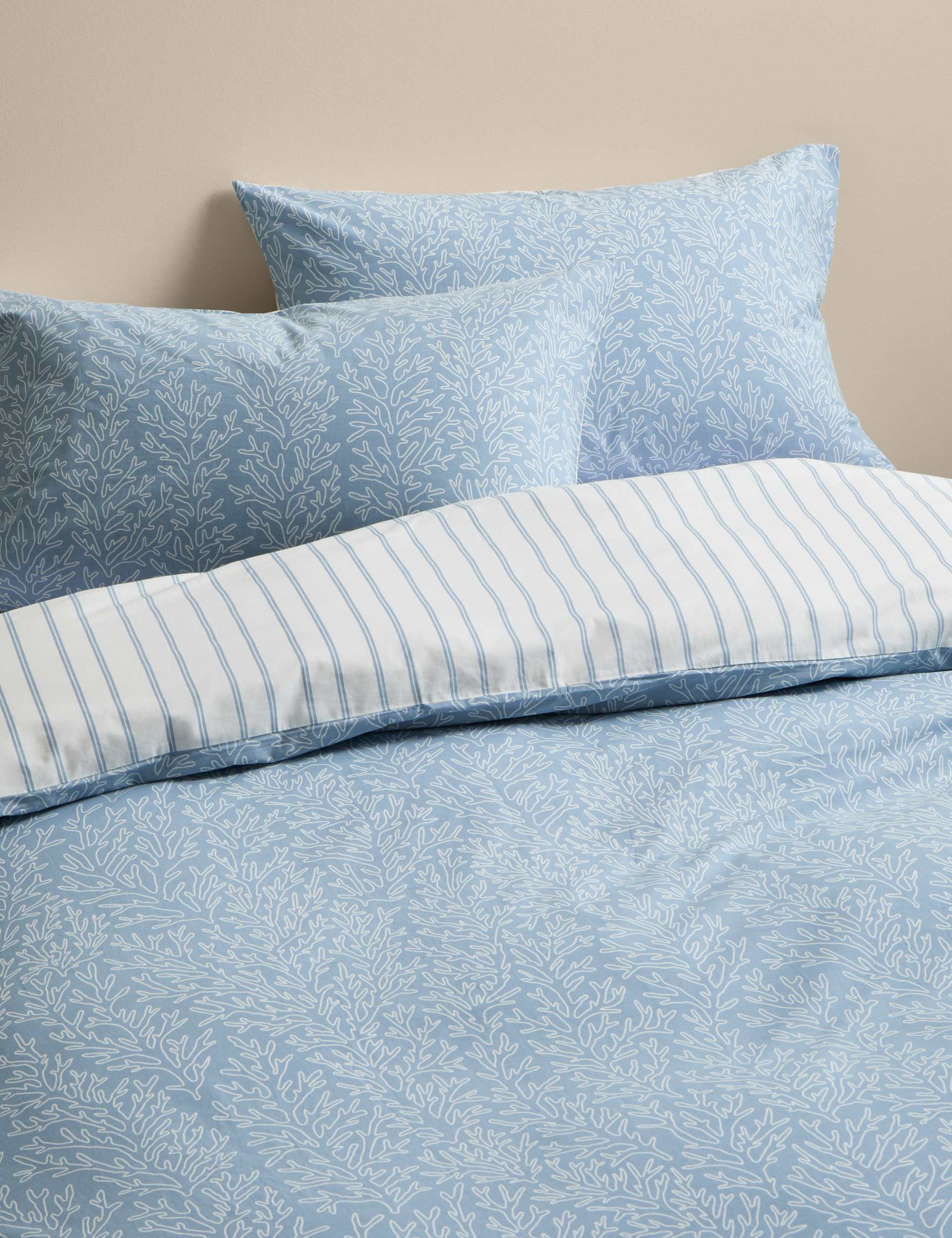 Coral printed cotton rich bedding set, UK version