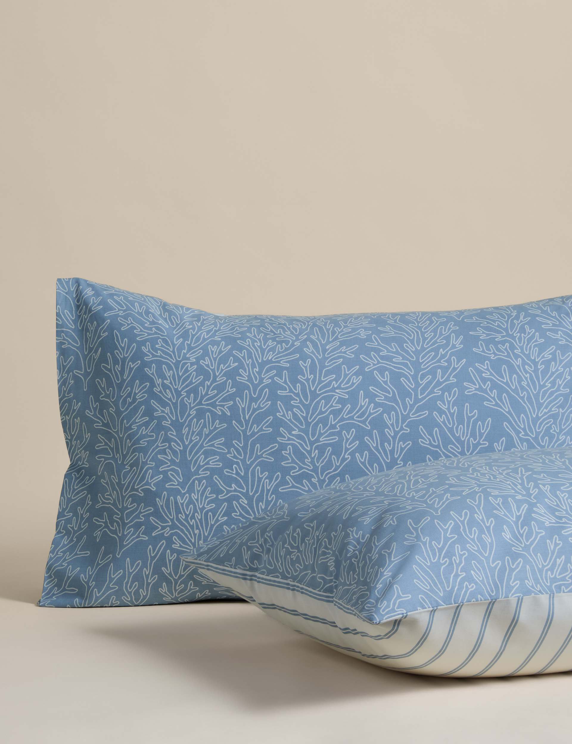 Coral printed cotton rich bedding set, UK version