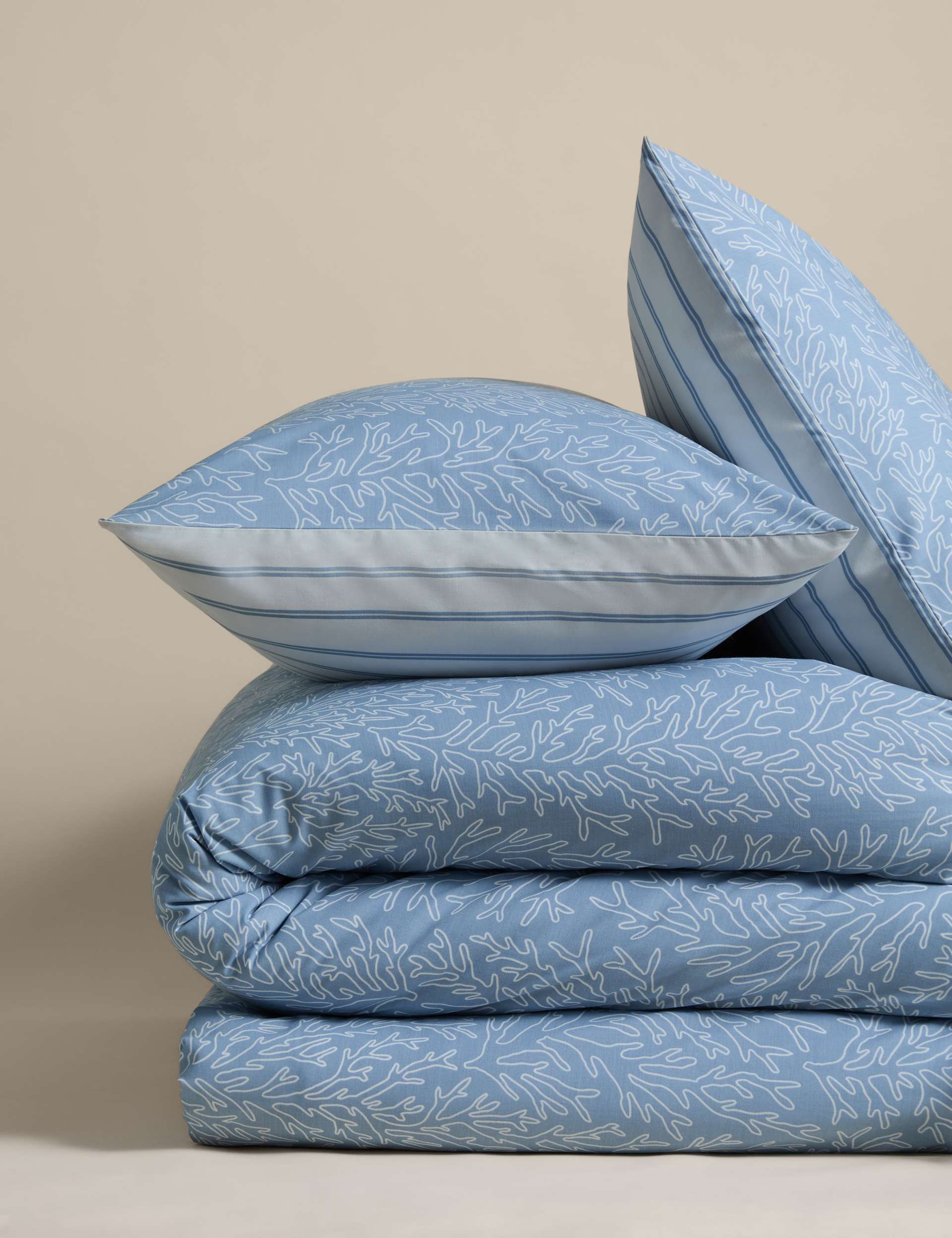 Coral printed cotton rich bedding set, UK version