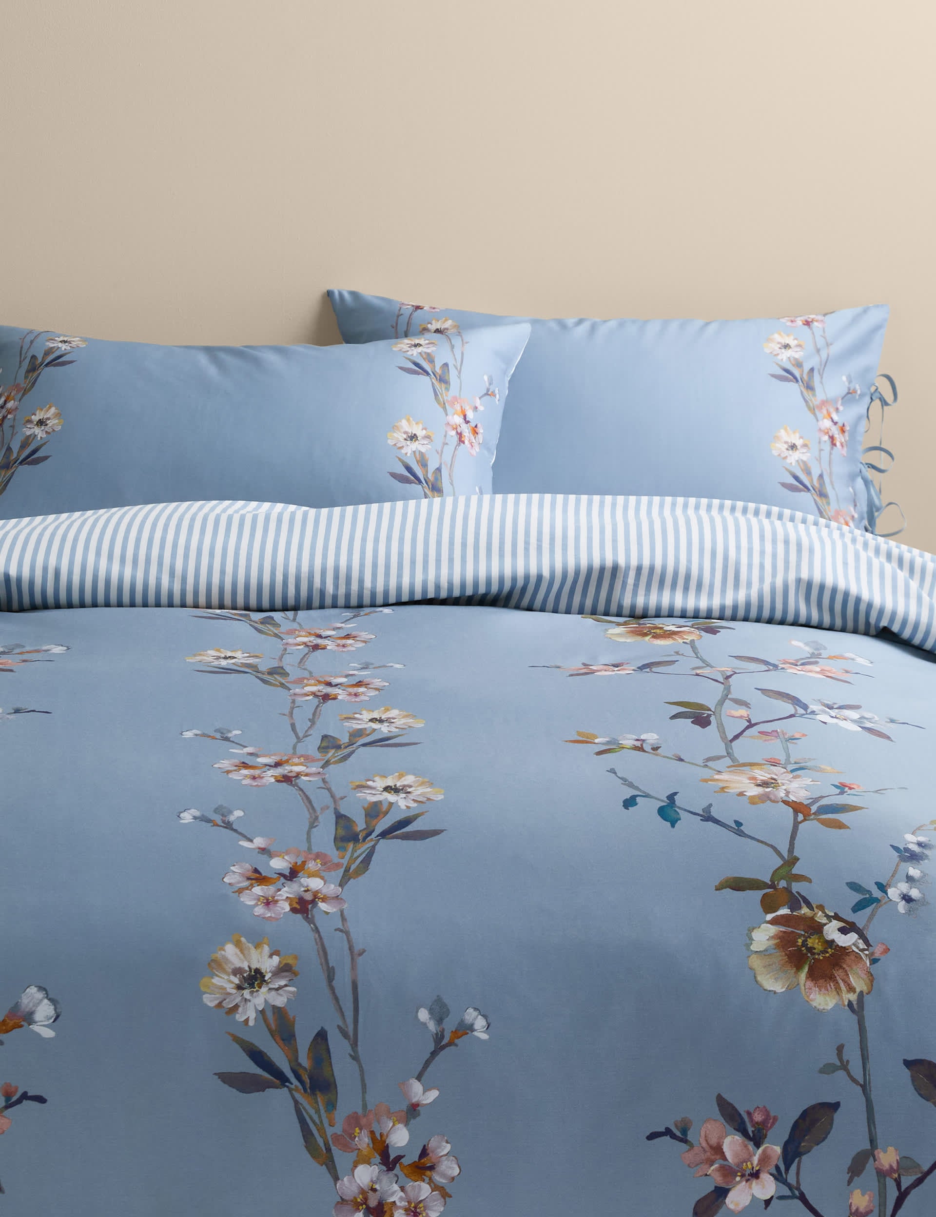 Pure Cotton Trailing Blooms Bedding Set