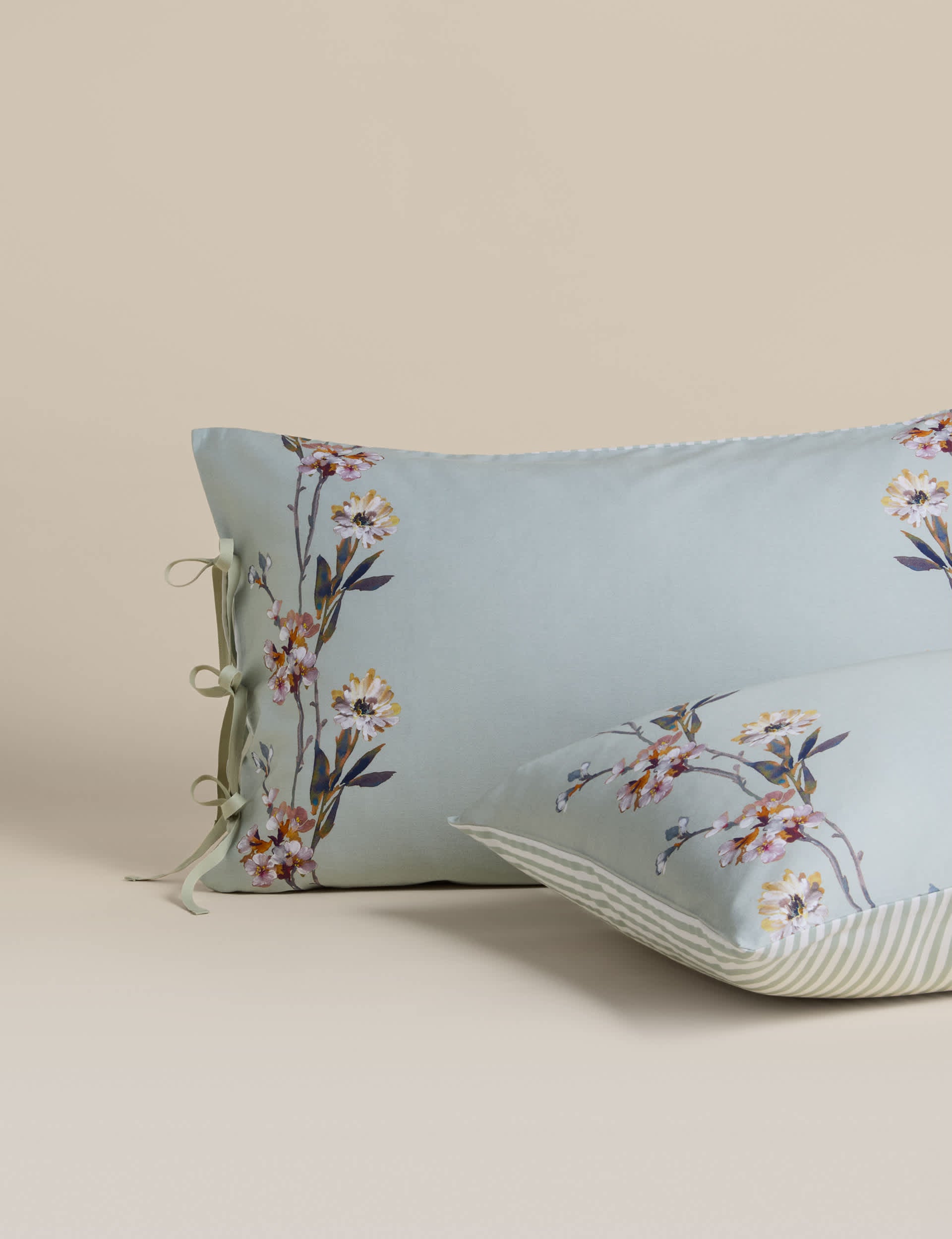 M&S Pure Cotton Trailing Blooms Bedding Set