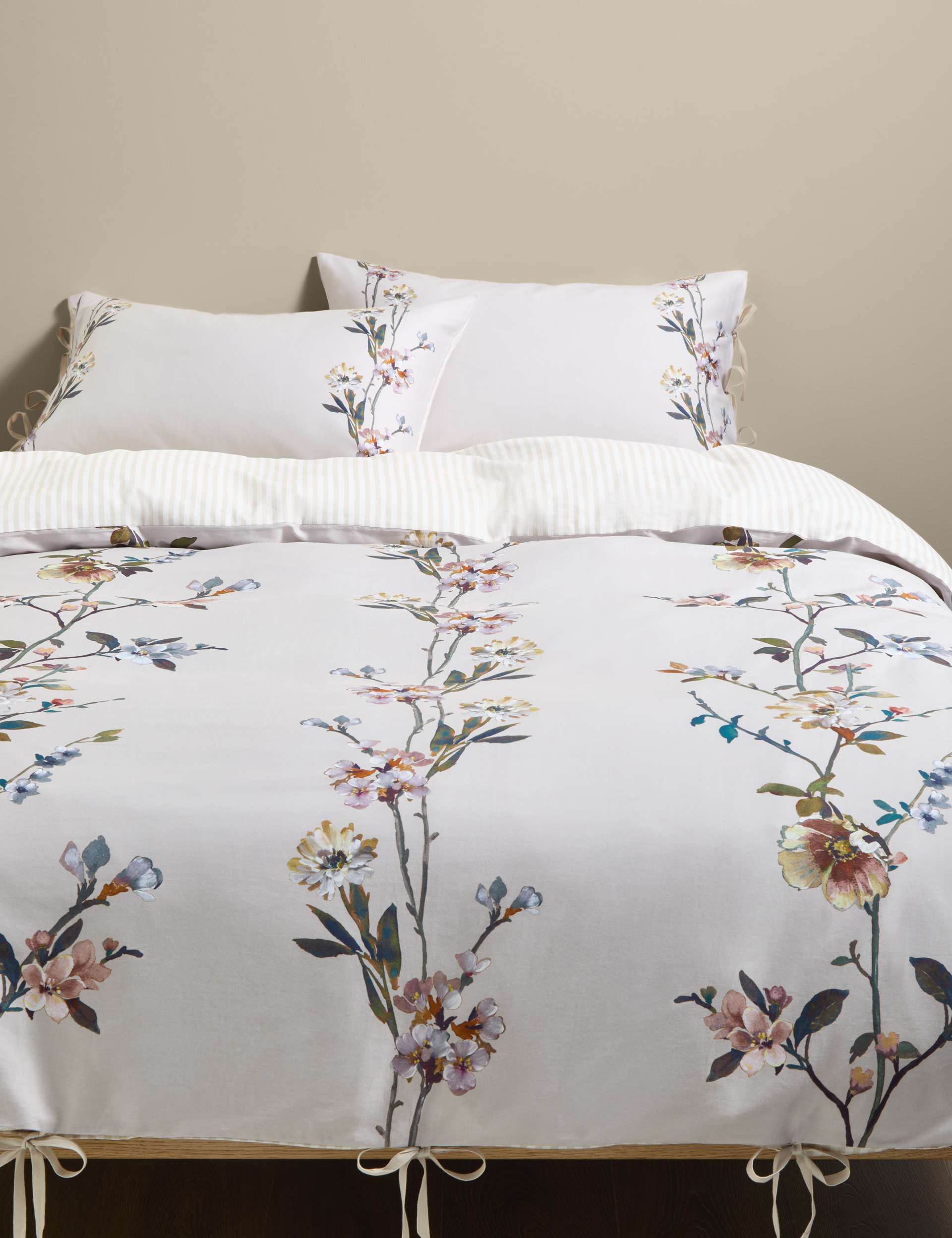 Pure cotton Trailing Blooms bedding set 300 thread count (British brand)