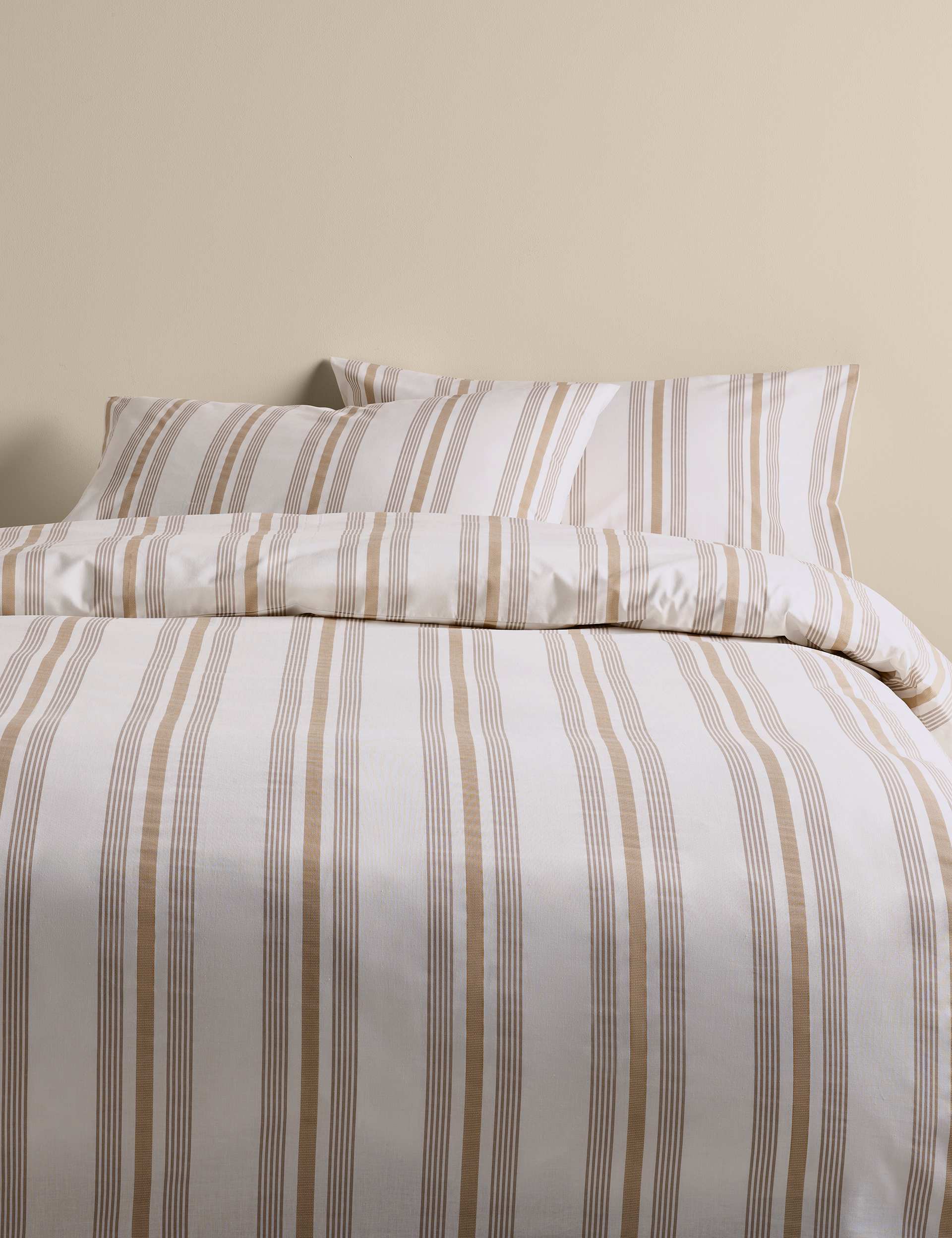 Pure cotton striped bedding set 180 thread count, UK version