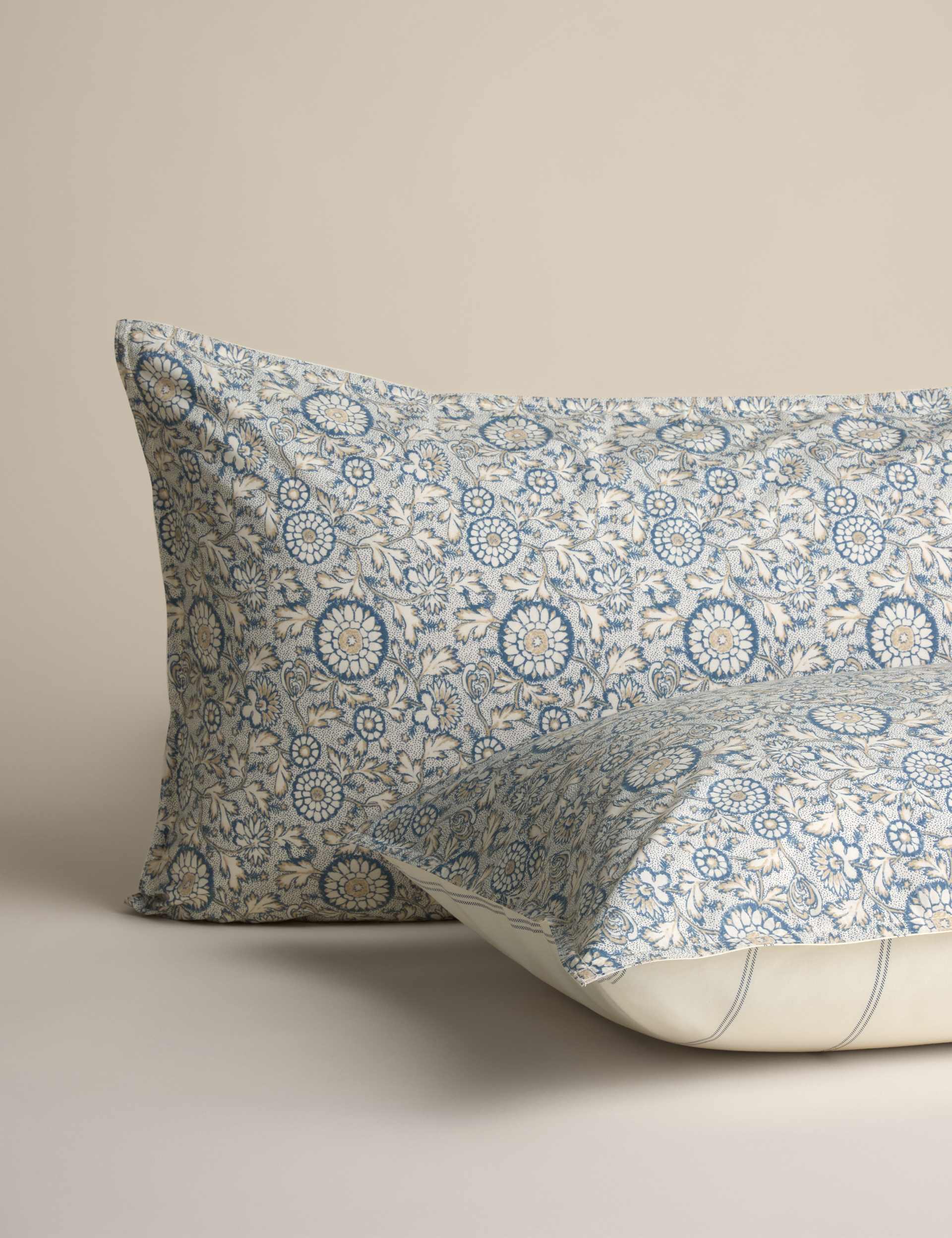Cotton Rich Woodblock Floral Bedding Set