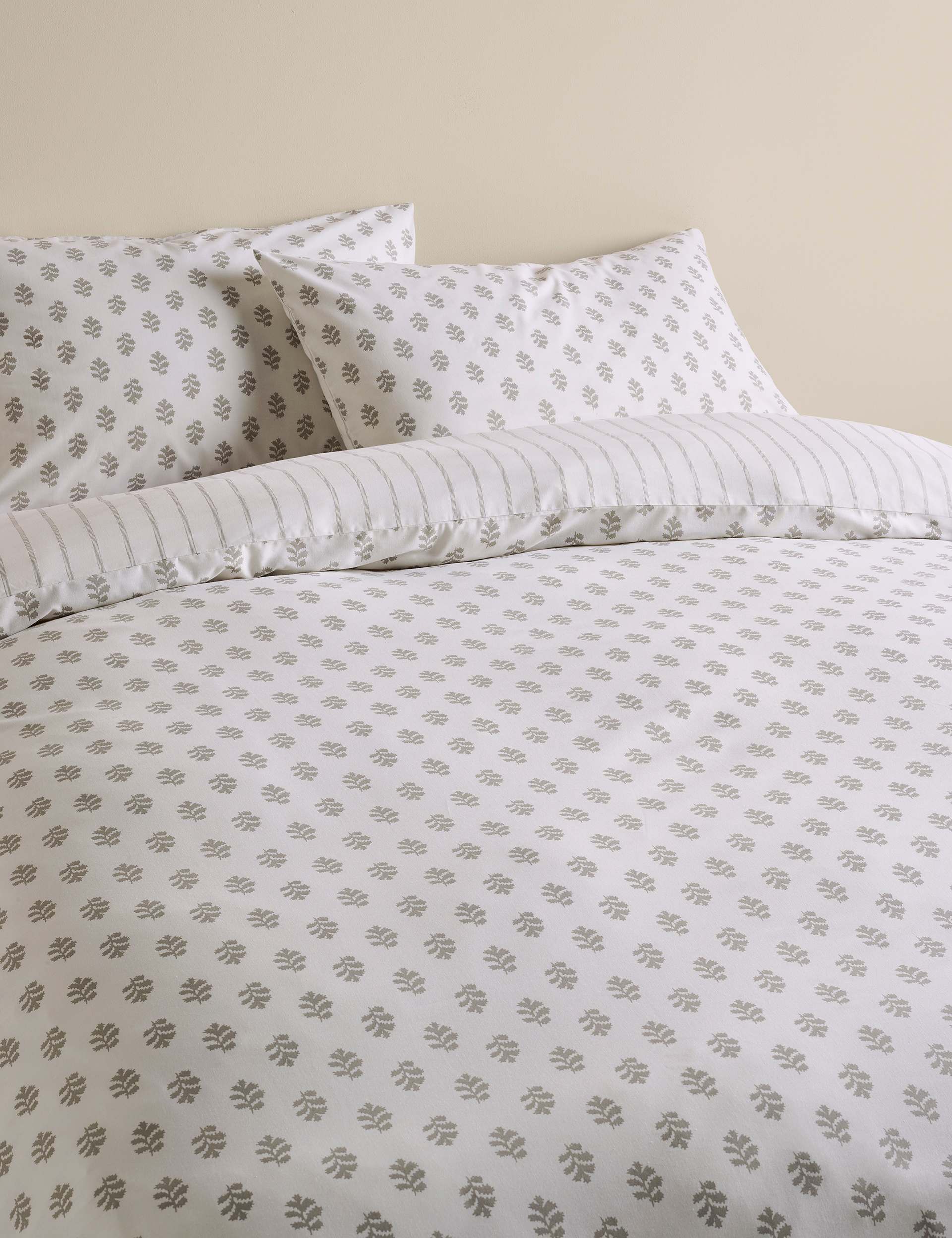 Cotton blend mini leaf bedding set, imported from the UK