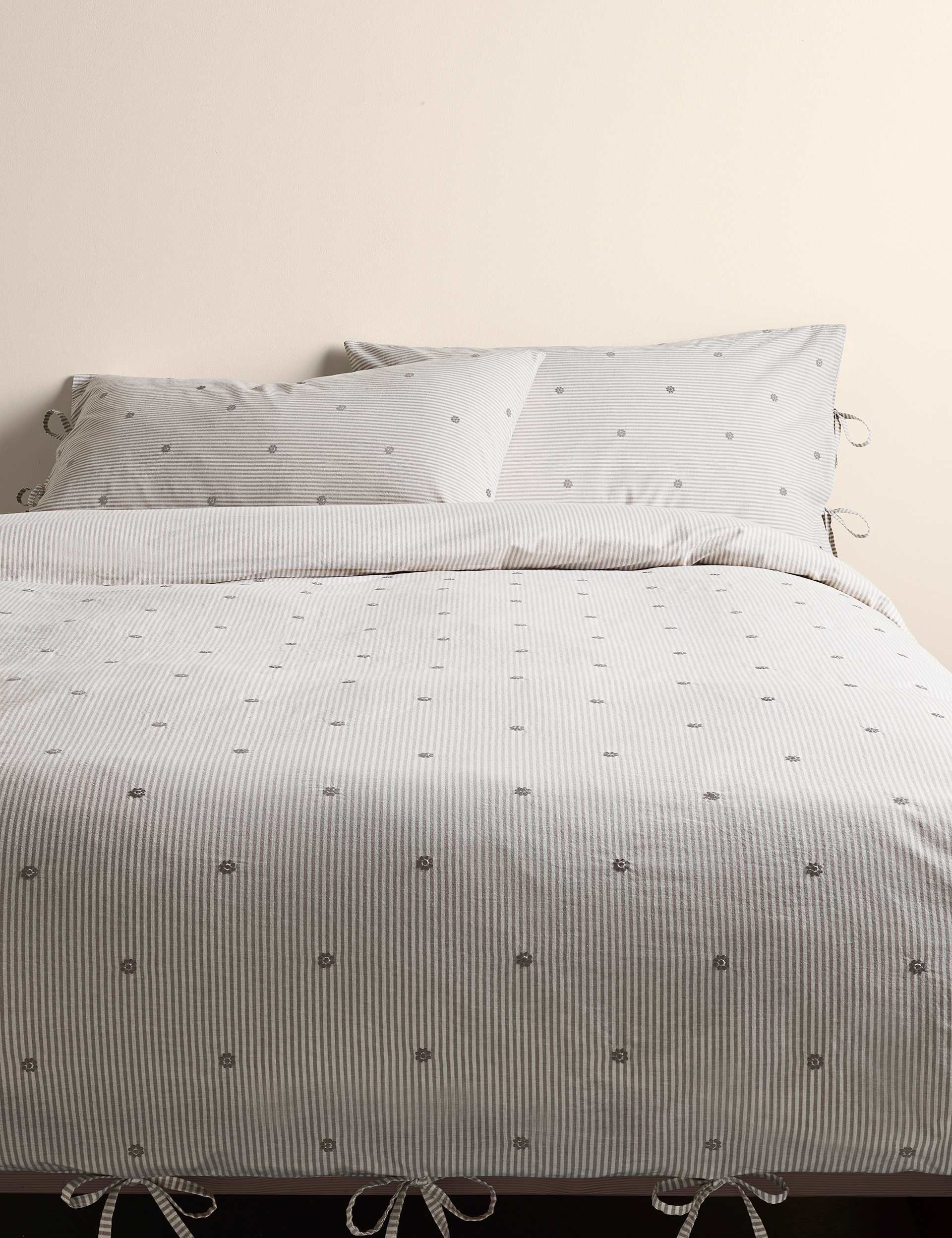 Pure cotton striped embroidered bedding set, UK version