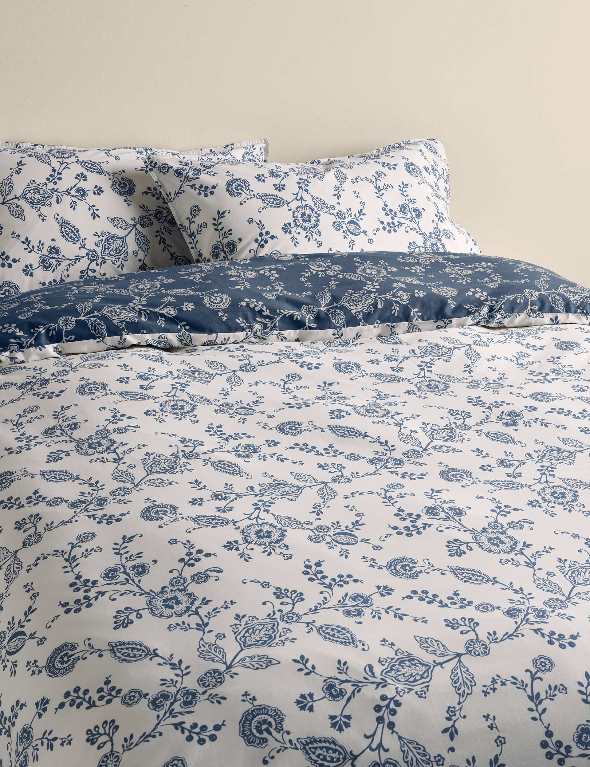Cotton rich trailing floral bedding set, imported from the UK