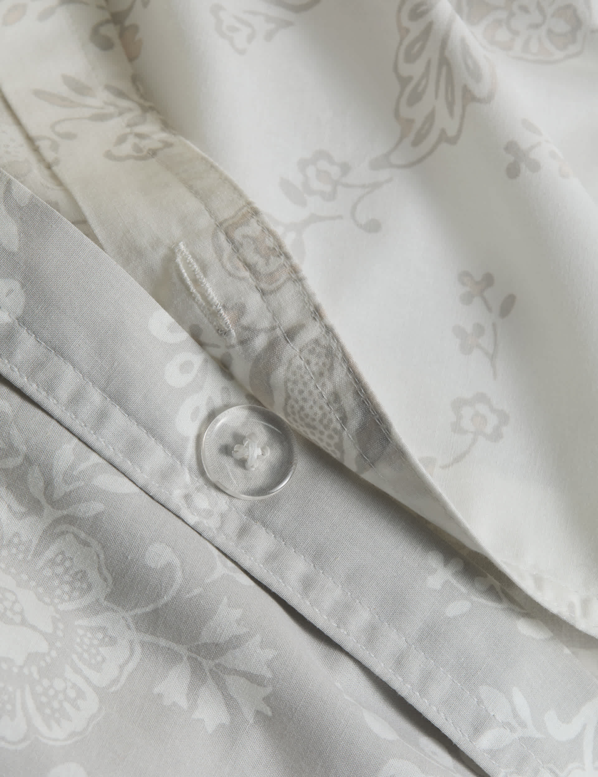 Cotton rich trailing floral bedding set, imported from the UK