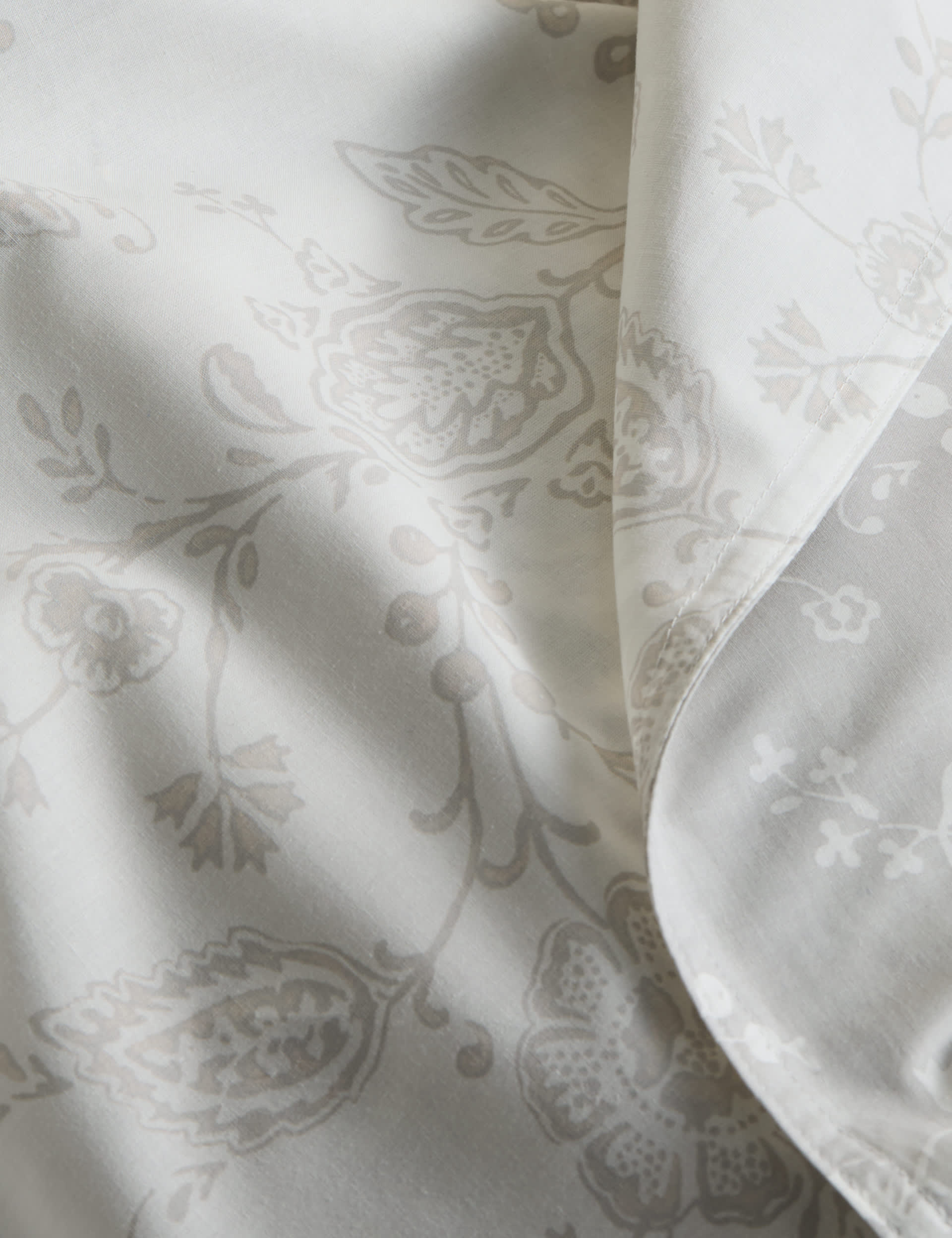Cotton rich trailing floral bedding set, imported from the UK