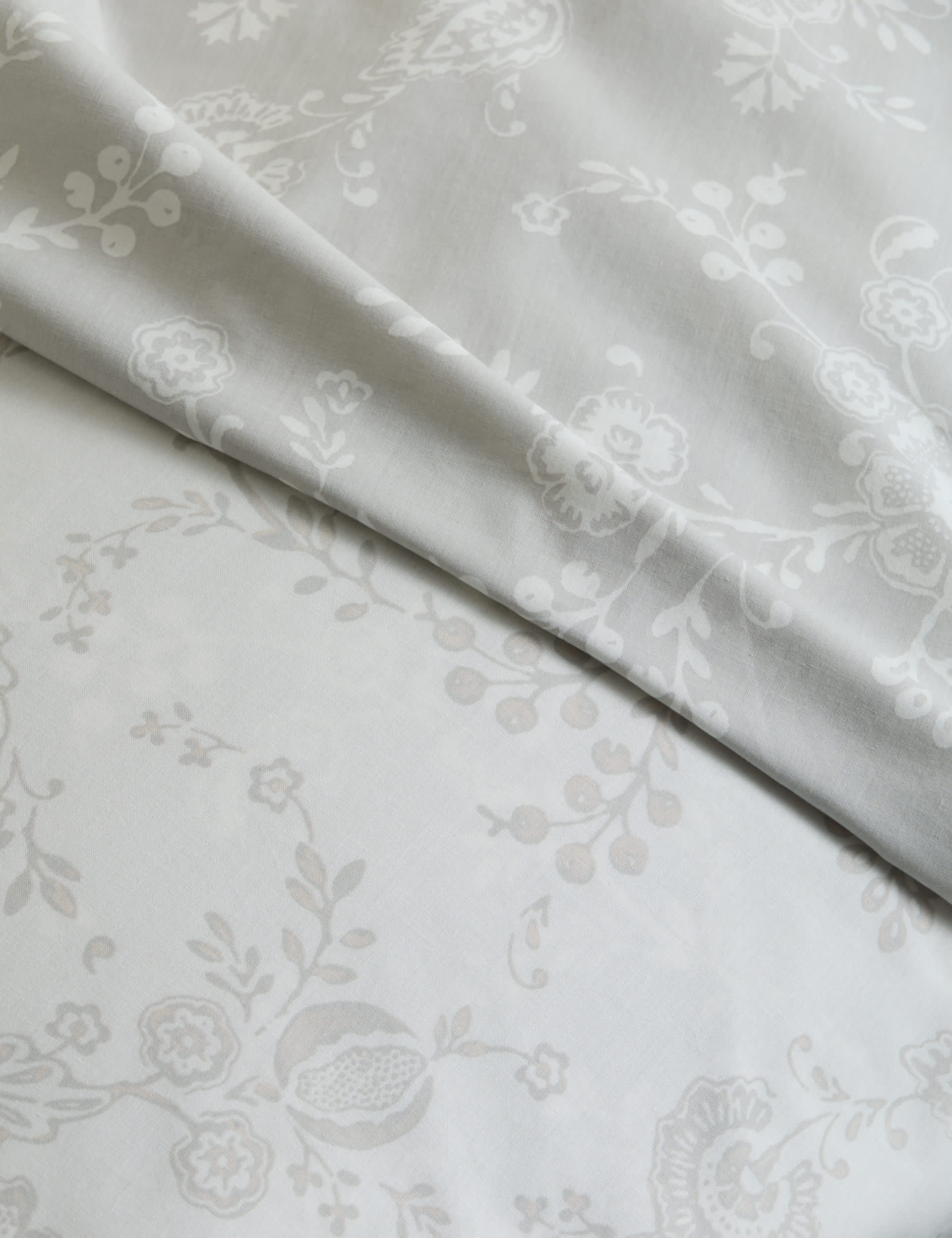 Cotton rich trailing floral bedding set, imported from the UK
