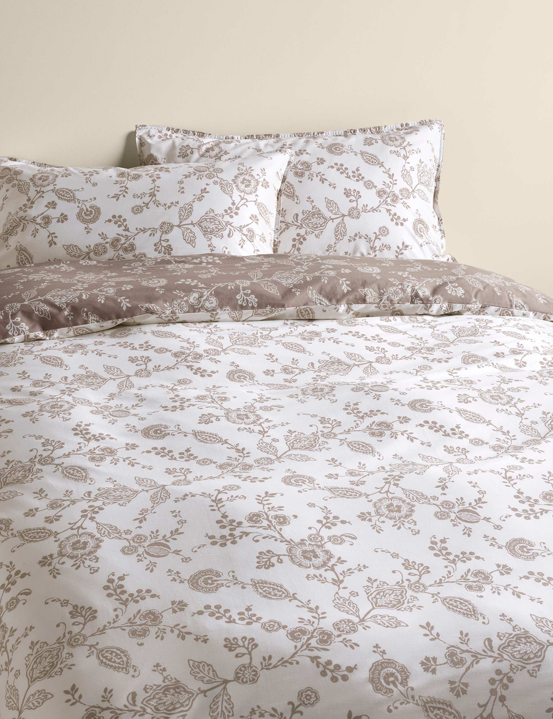 Cotton Rich Trailing Floral Bedding Set