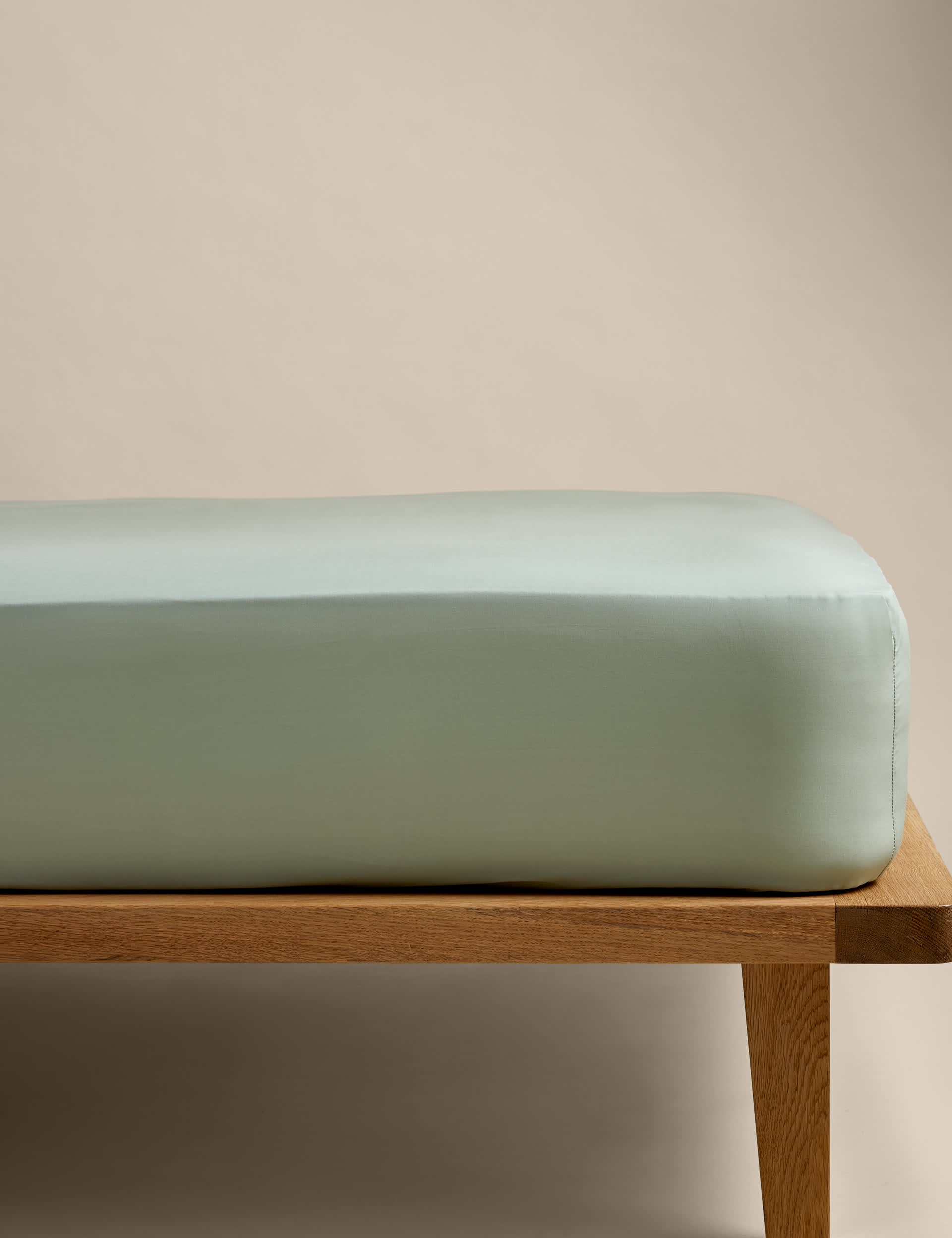 Stay Cool lyocell fitted sheet extra deep (British brand)