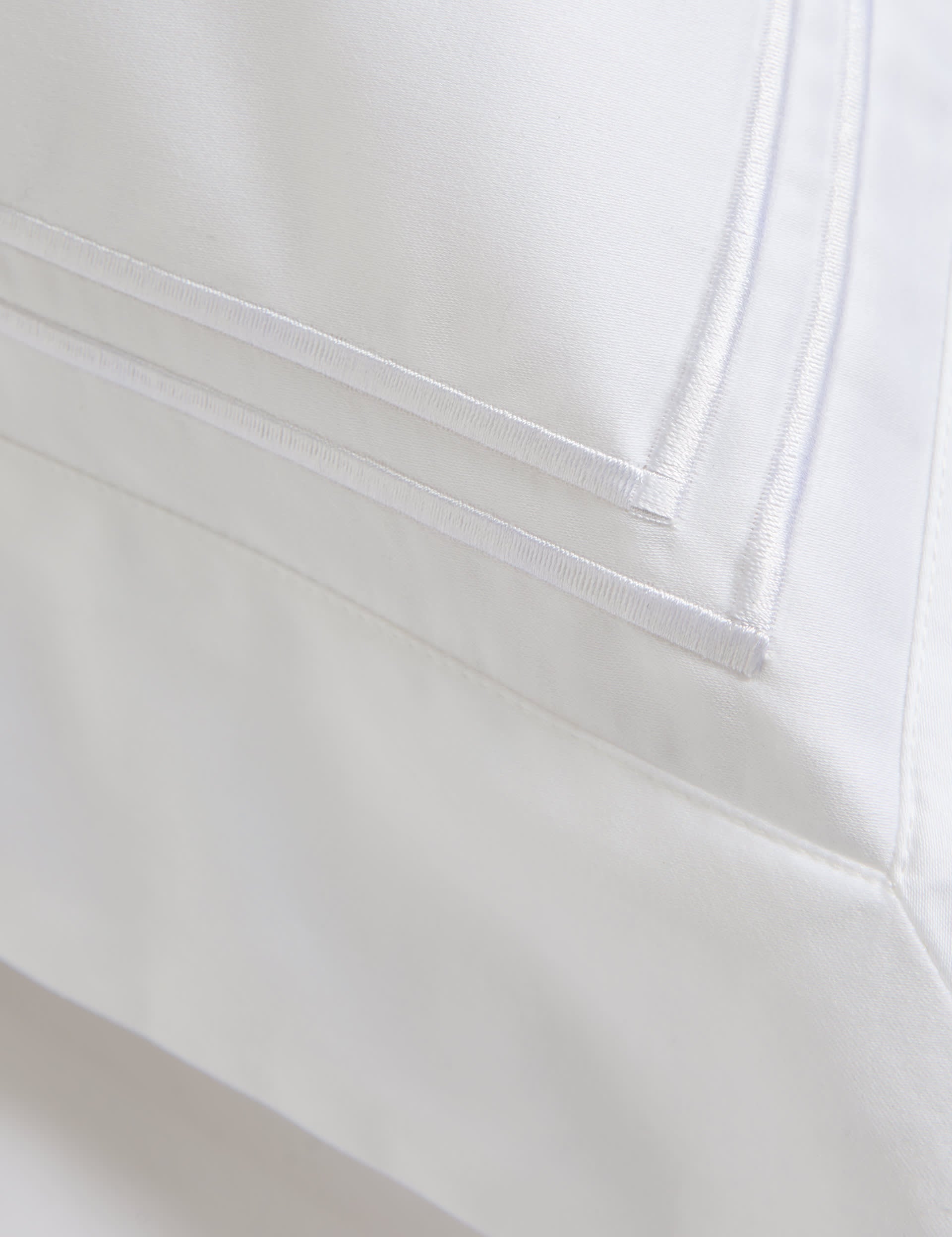 600 thread count Oxford pillowcases 2 pack, imported from the UK