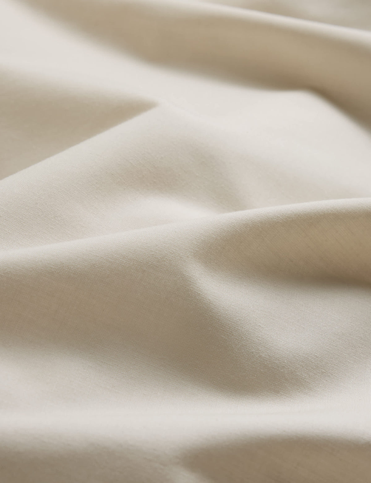 Cotton blend non-iron fitted sheet 25cm deep - British product