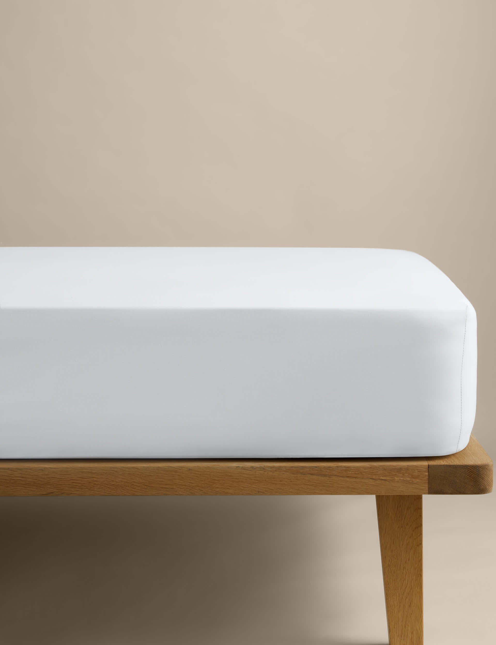 Cotton blend non-iron fitted sheet 25cm deep - British product