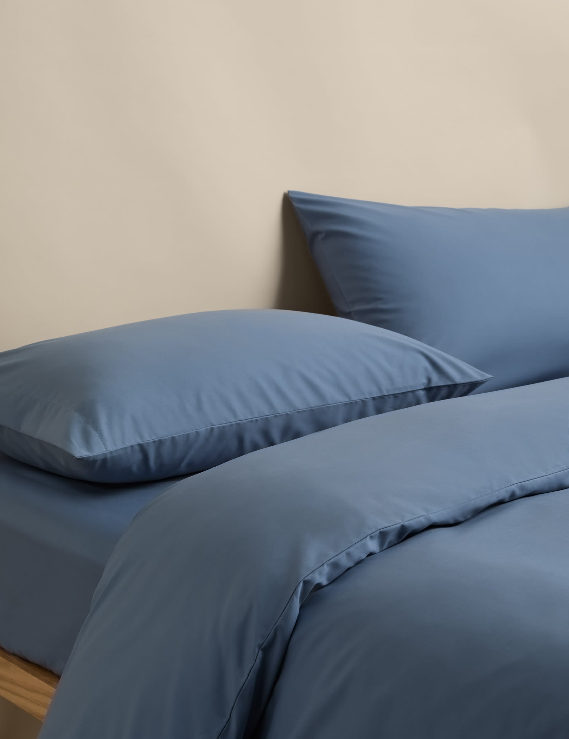 400 thread count Egyptian cotton bedding set, imported from the UK
