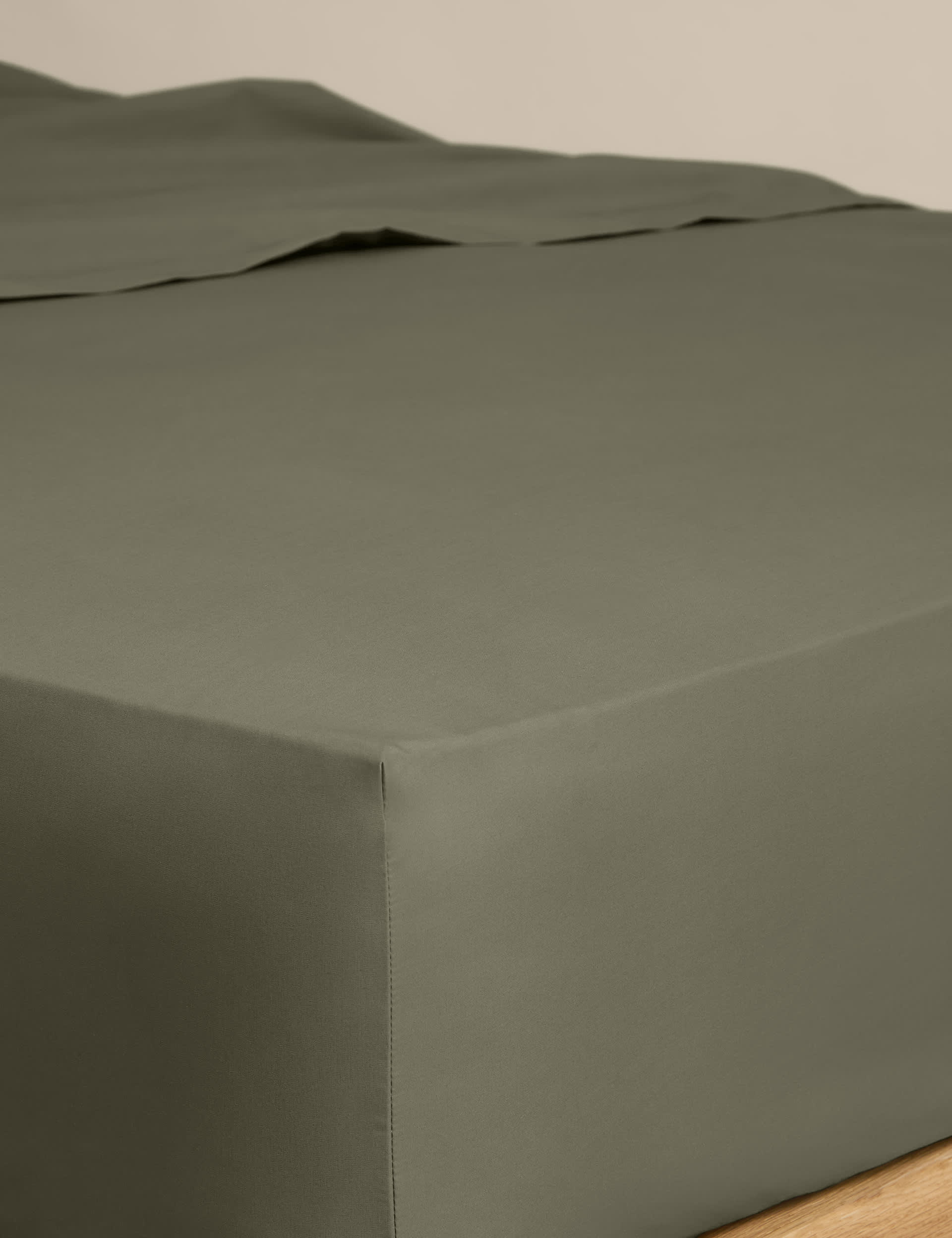 Egyptian Cotton 230 Thread Count Crisp Fitted Sheet